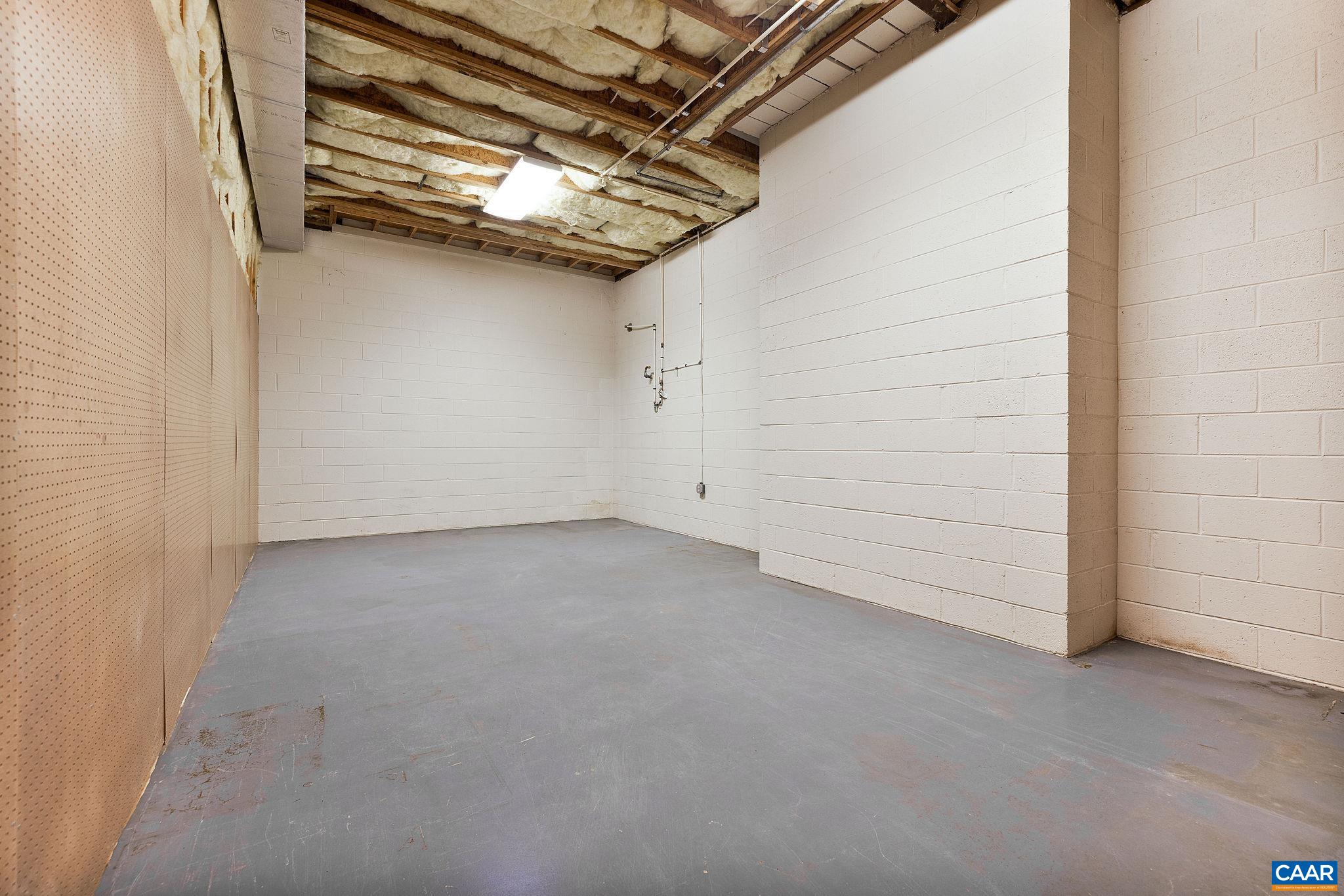 555 DRYDEN PL
