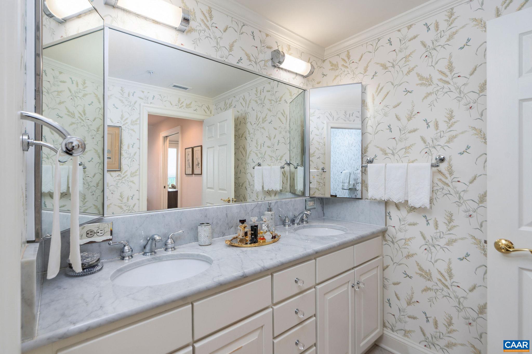 500 CRESTWOOD DR Unit: 2604