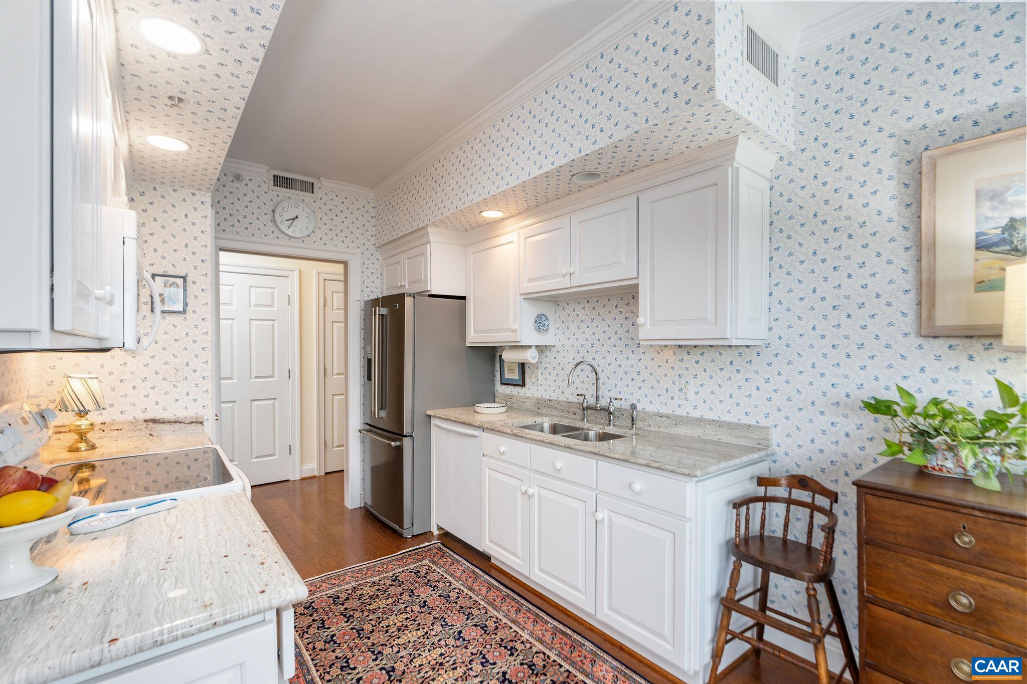 500 CRESTWOOD DR Unit: 2604