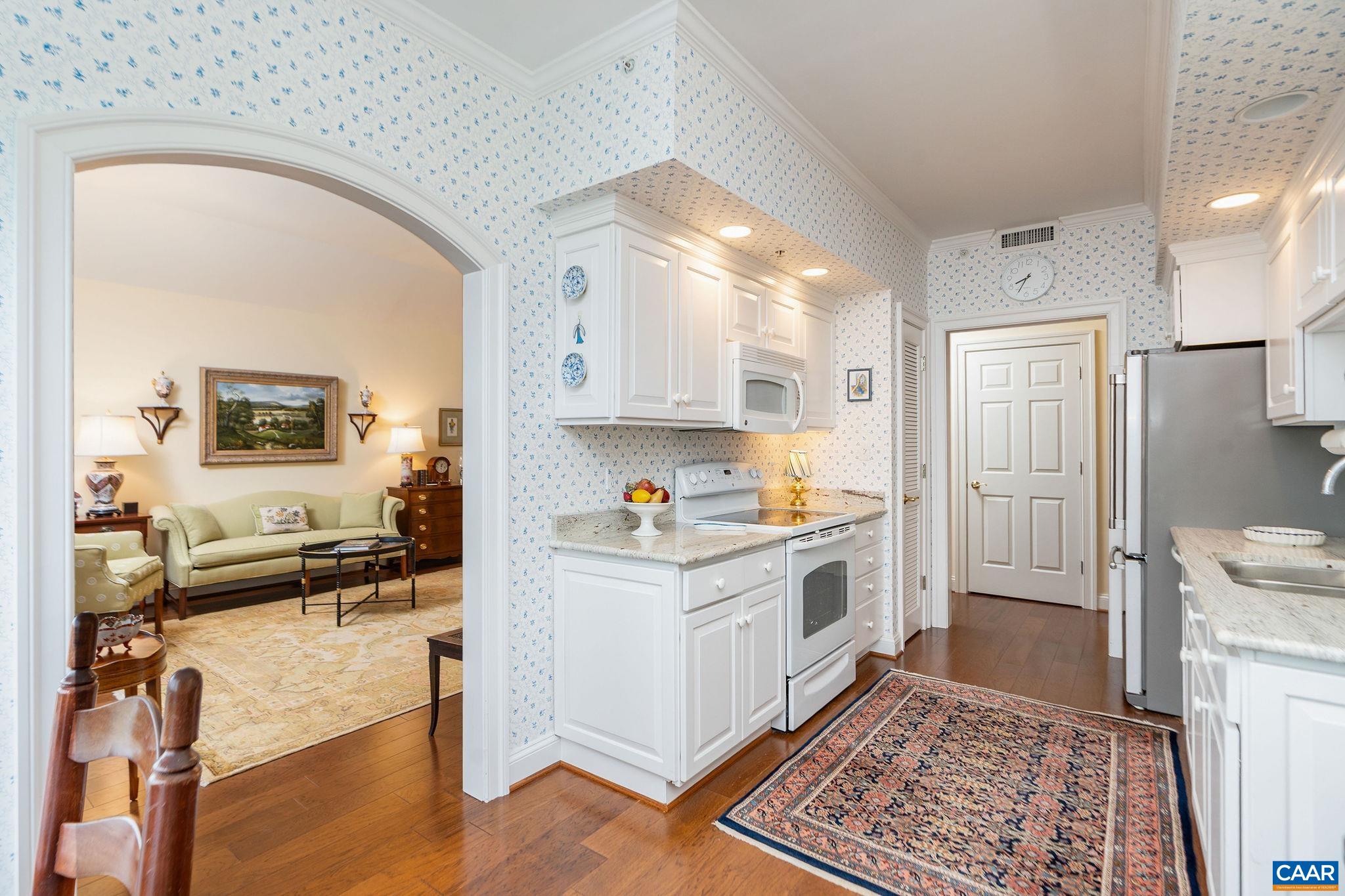 500 CRESTWOOD DR Unit: 2604