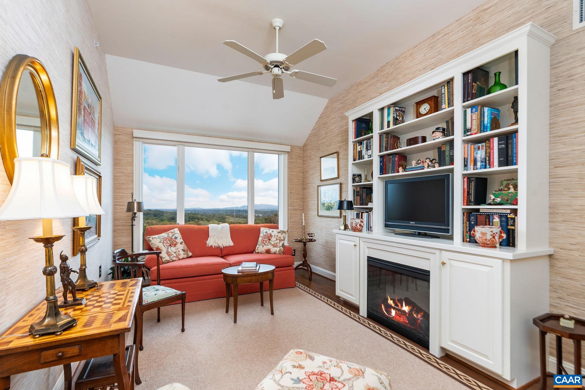 500 CRESTWOOD DR Unit: 2604