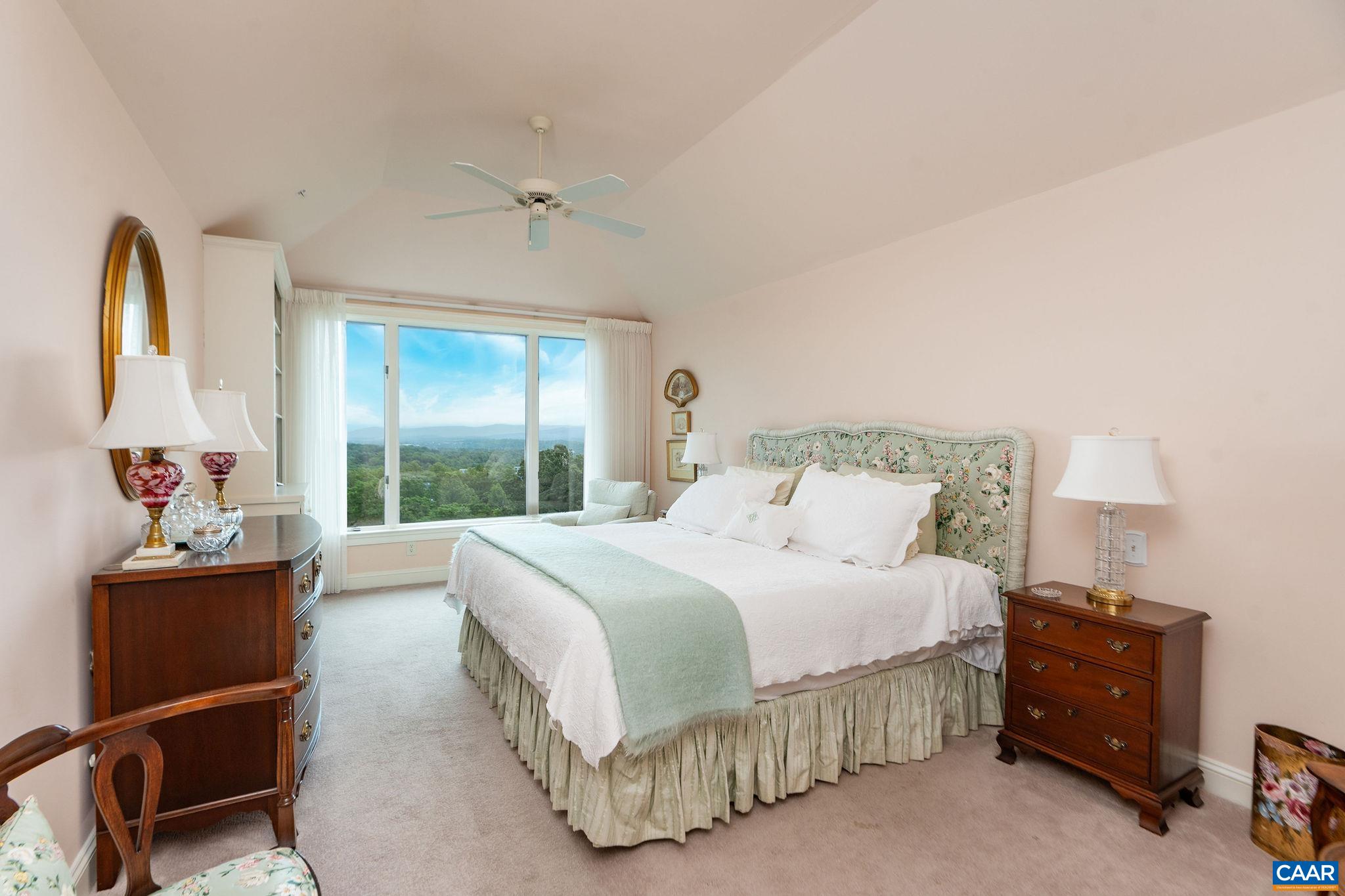500 CRESTWOOD DR Unit: 2604