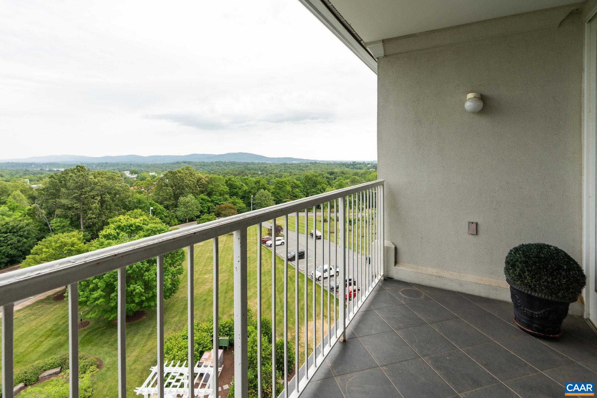 500 CRESTWOOD DR Unit: 2604