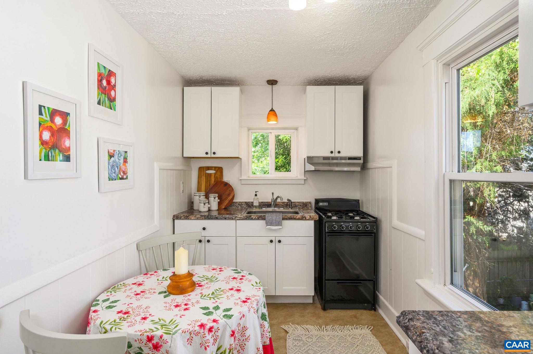 704 BLENHEIM AVE