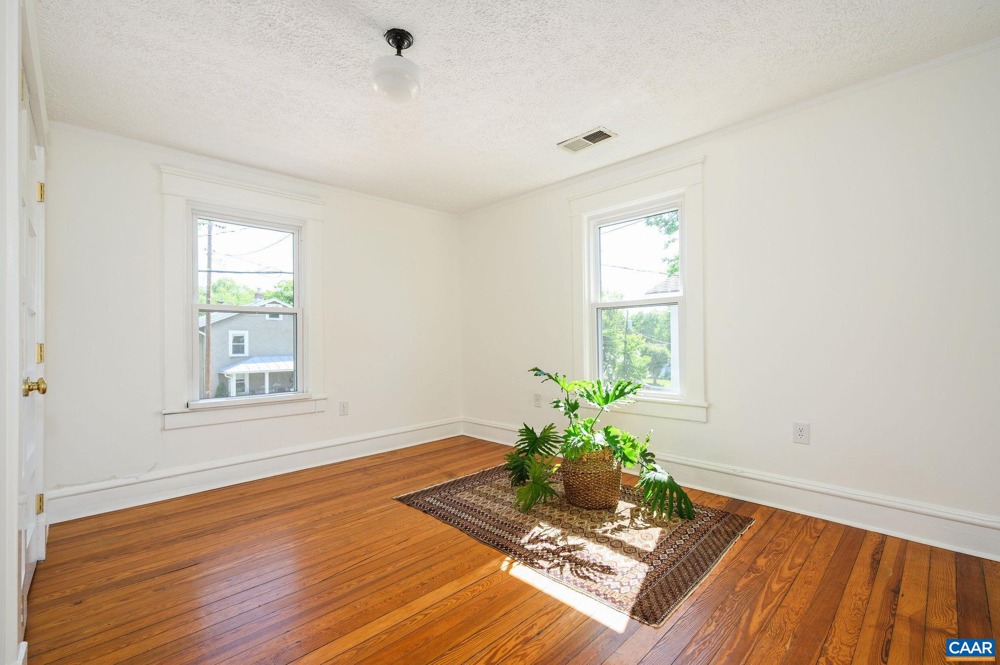 704 BLENHEIM AVE