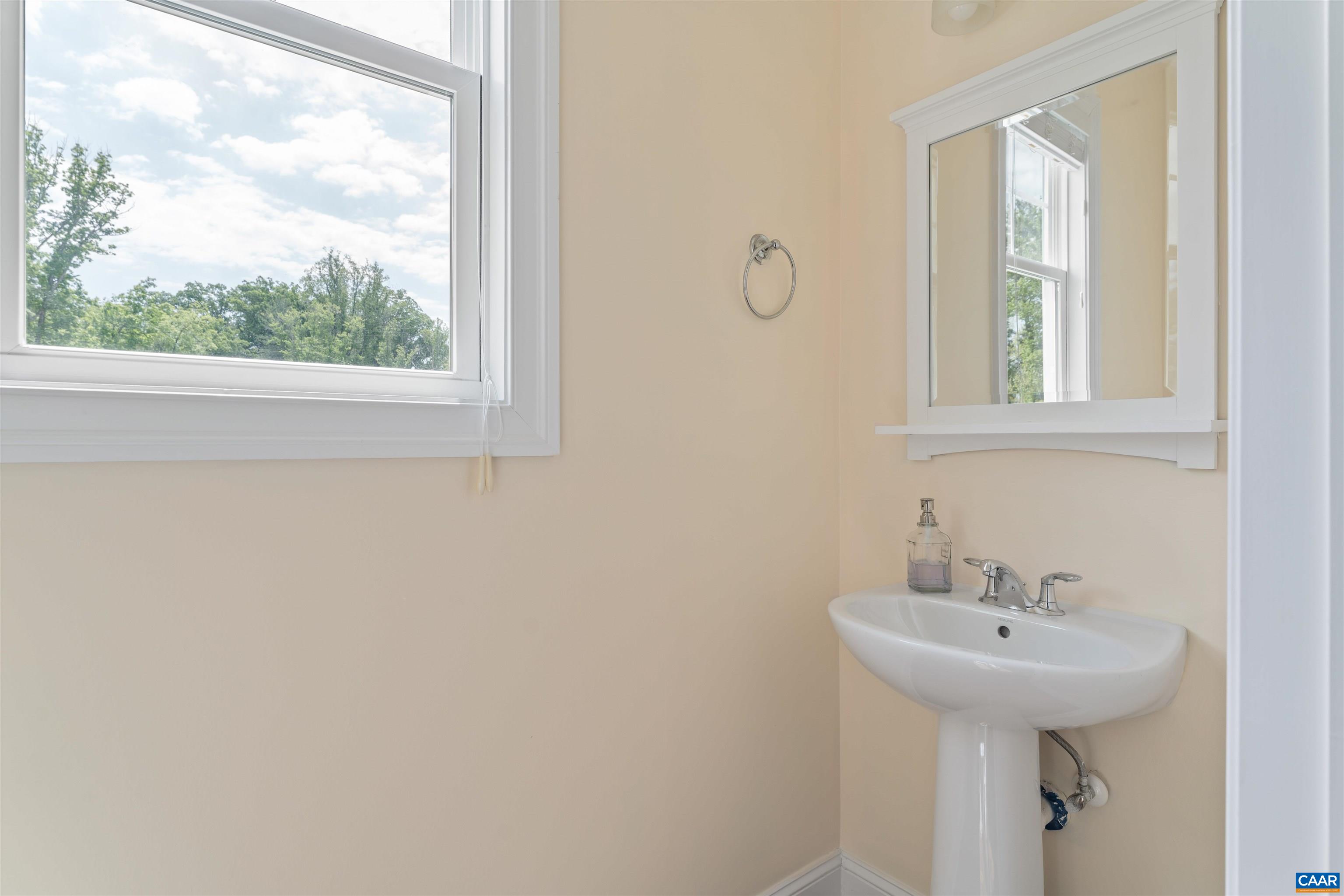 322 CLAIBOURNE RD
