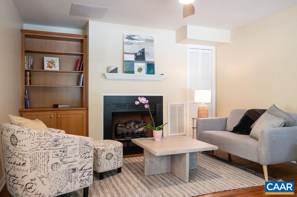 121 SUNDROPS CT