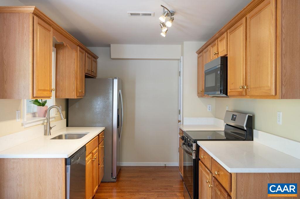 121 SUNDROPS CT
