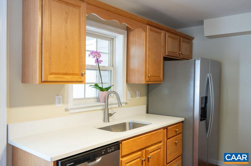 121 SUNDROPS CT