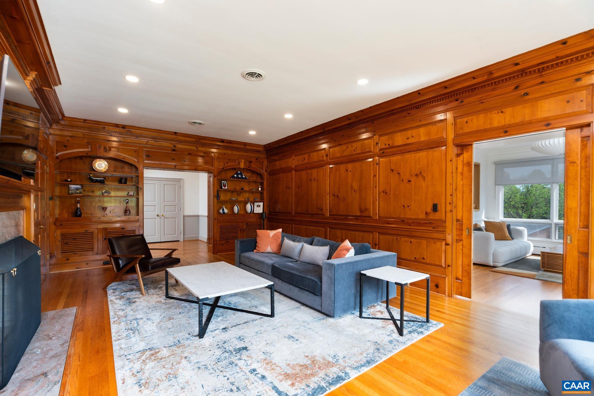 1080 FAIRWAY DR