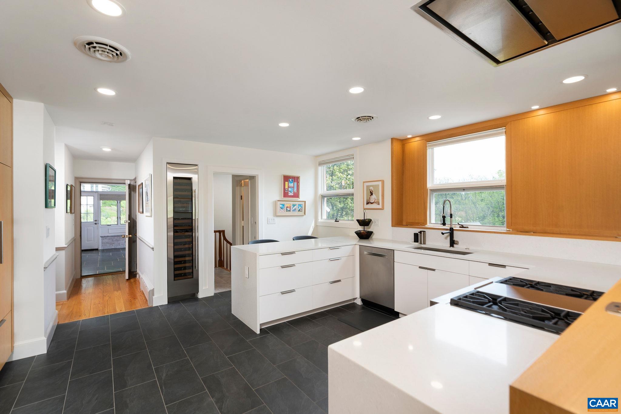 1080 FAIRWAY DR