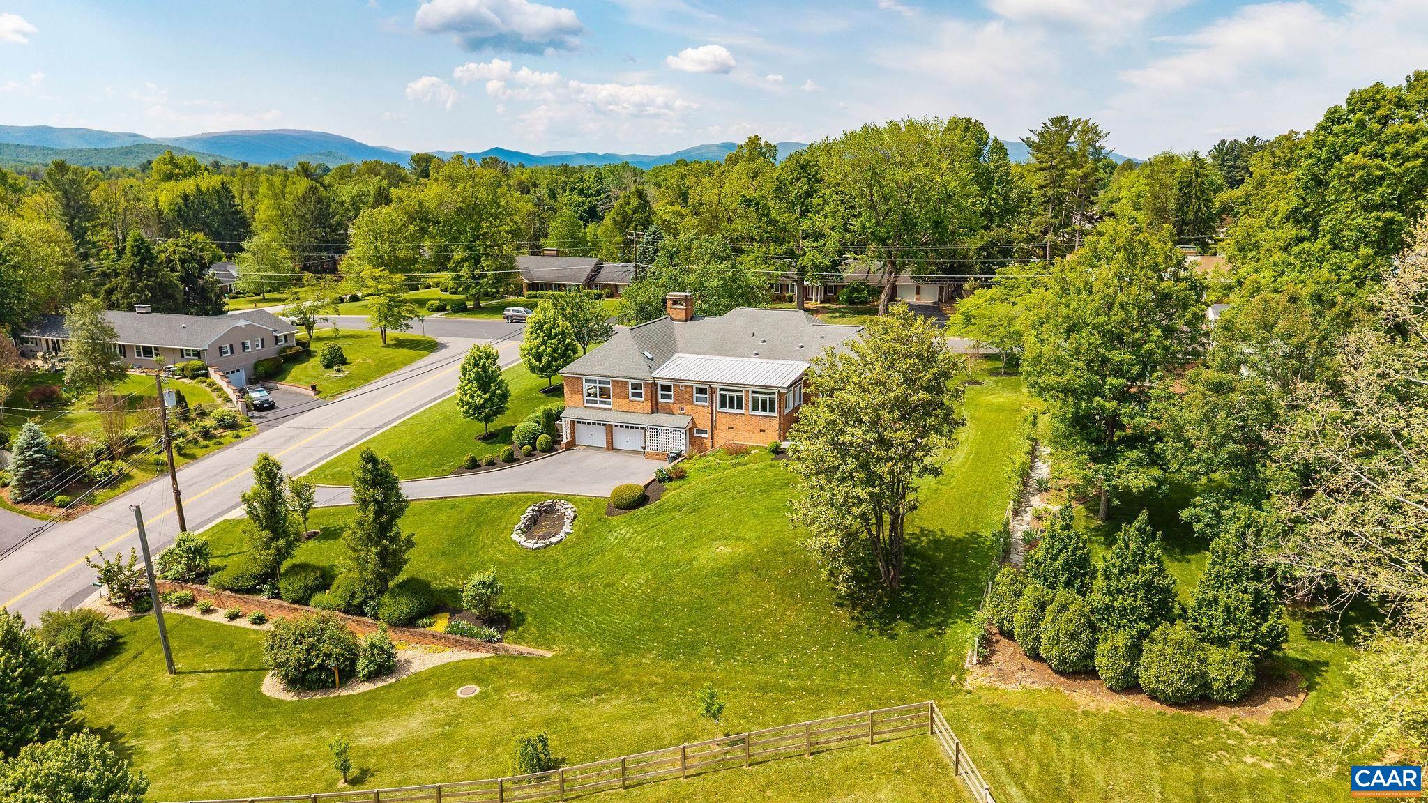 1080 FAIRWAY DR