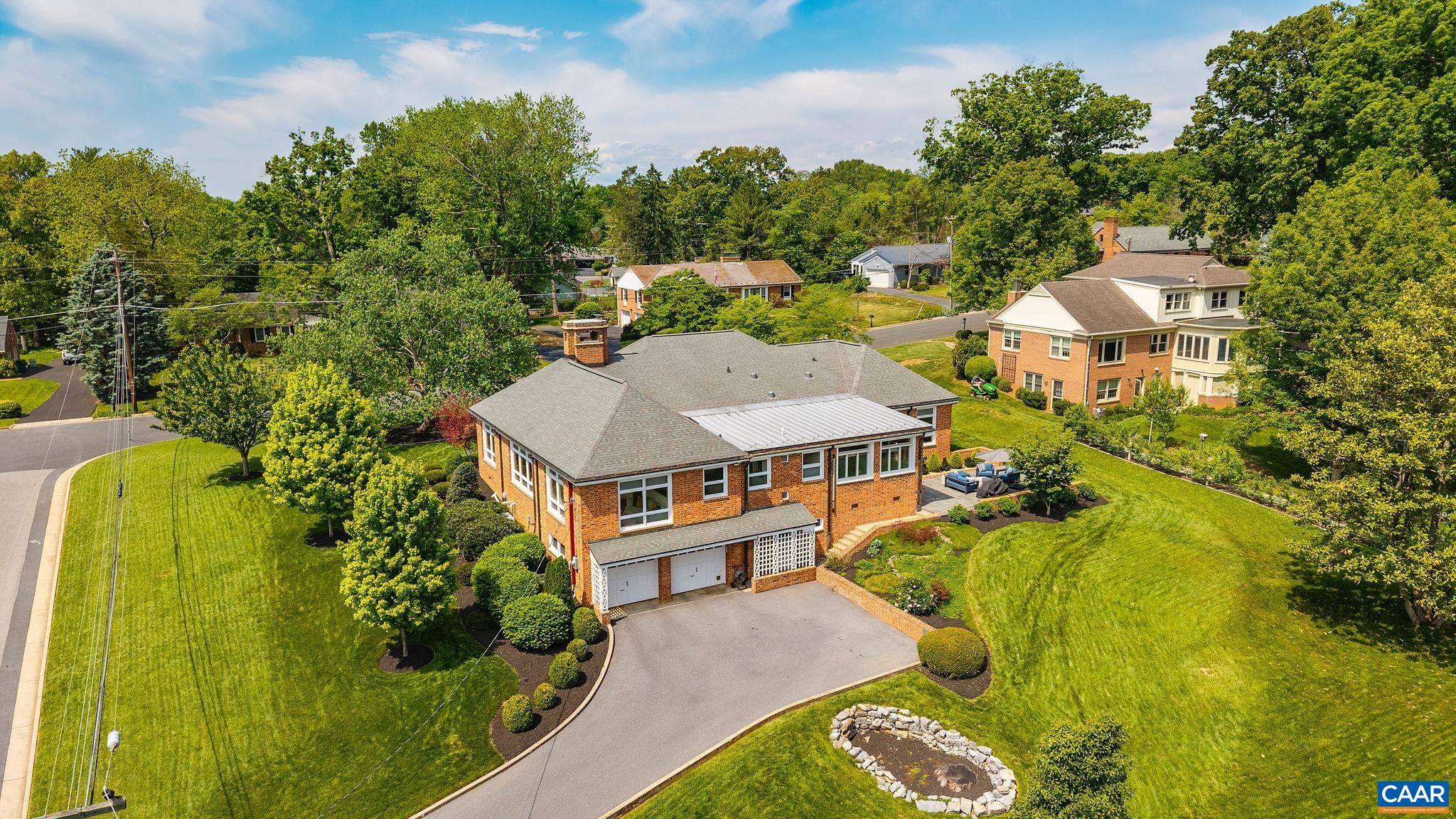 1080 FAIRWAY DR