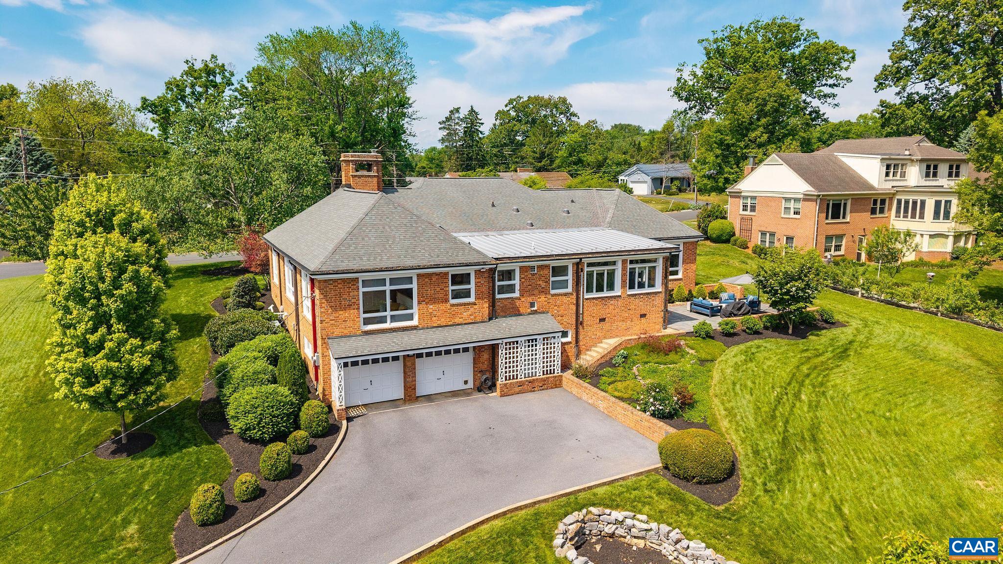 1080 FAIRWAY DR