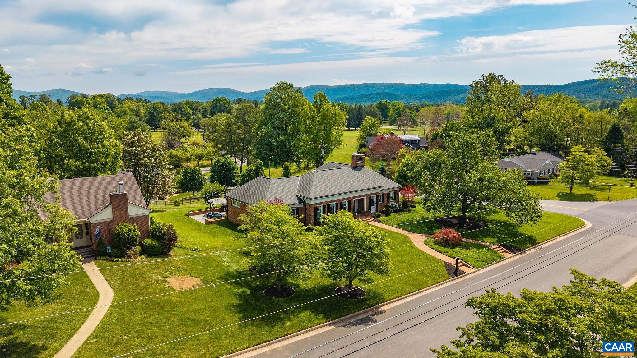 1080 FAIRWAY DR