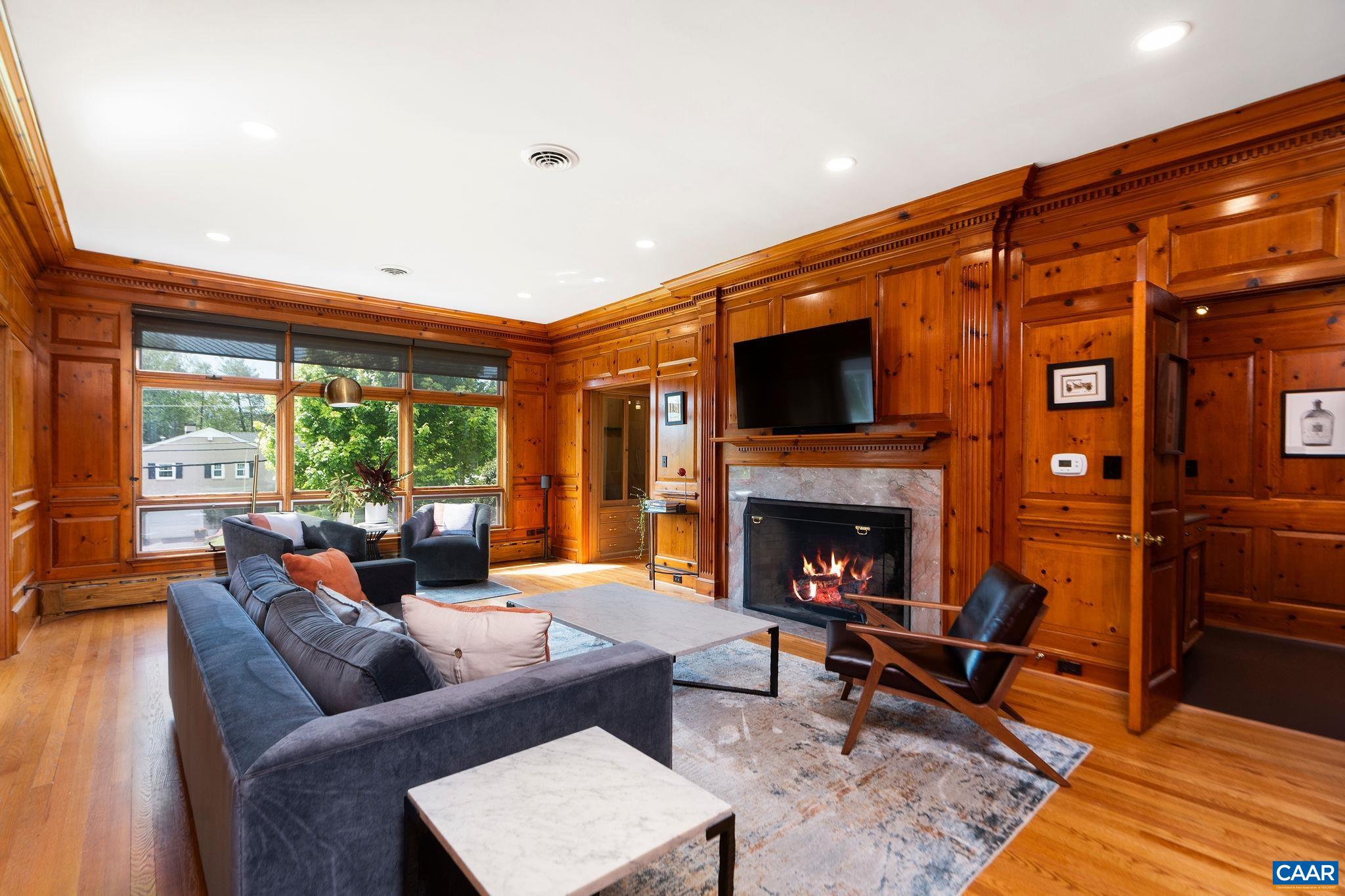 1080 FAIRWAY DR