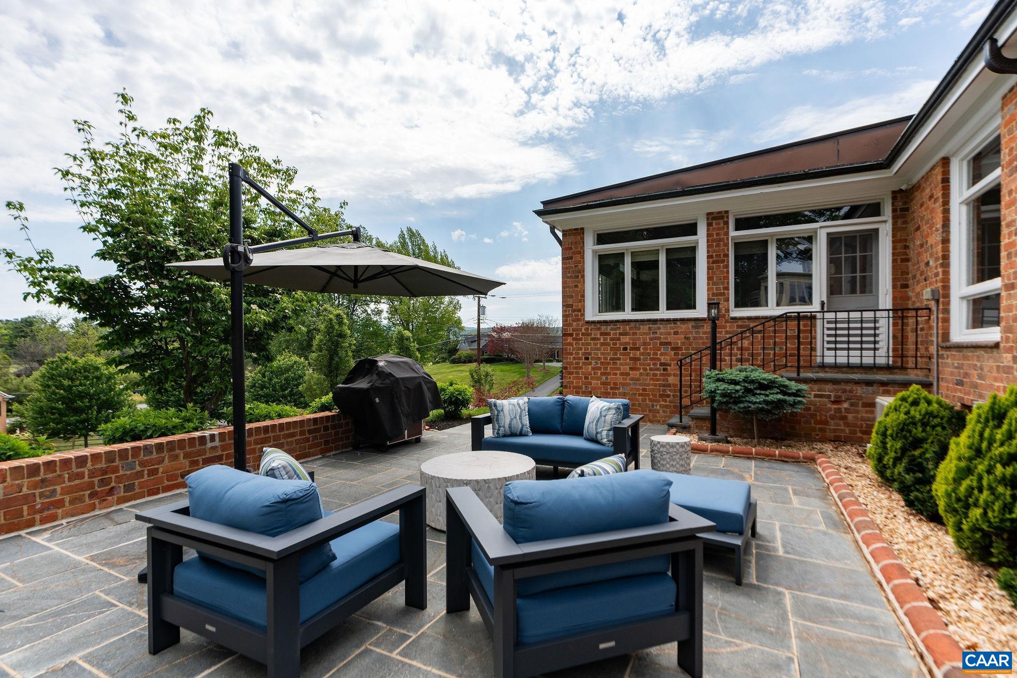 1080 FAIRWAY DR