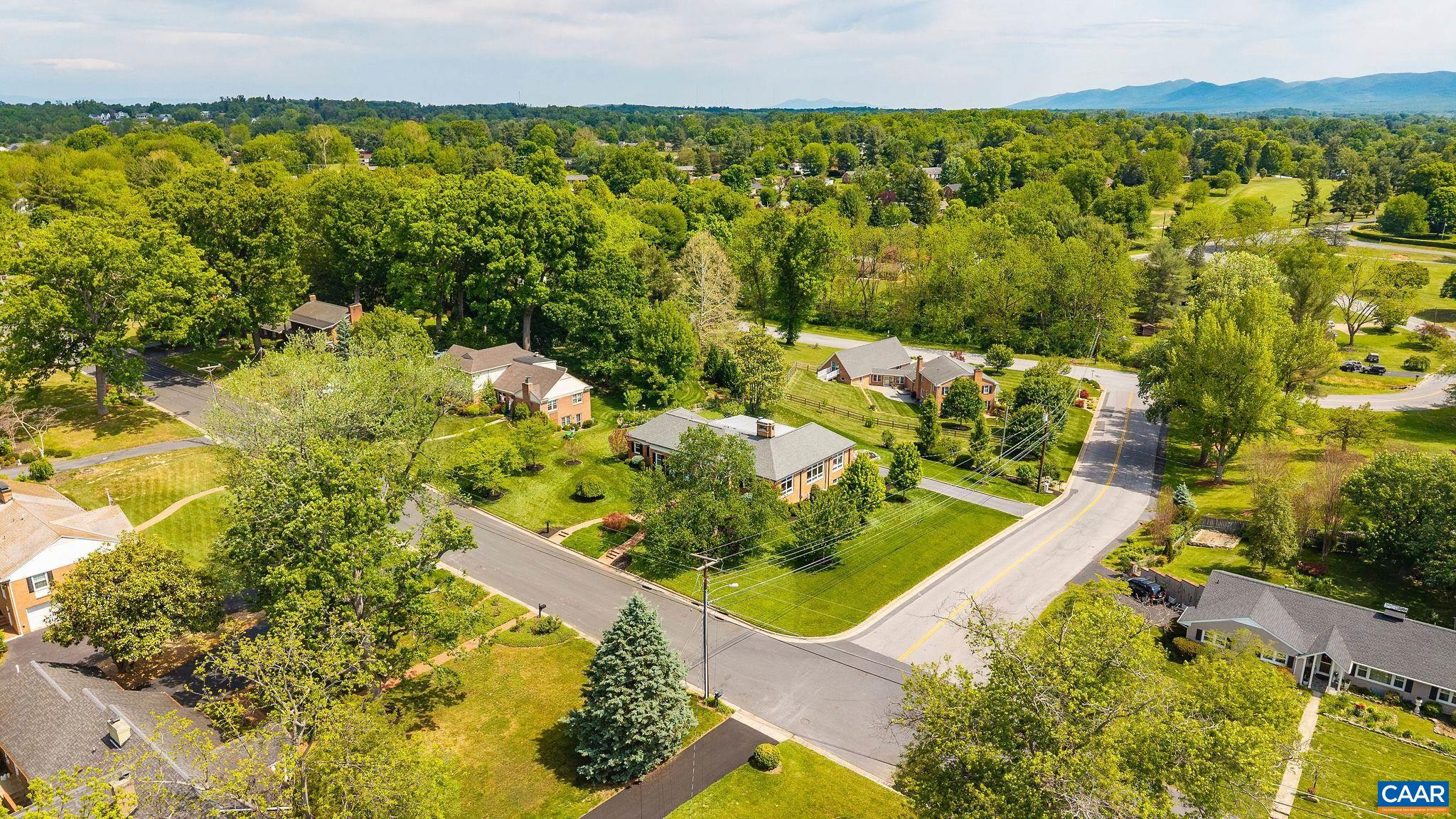 1080 FAIRWAY DR