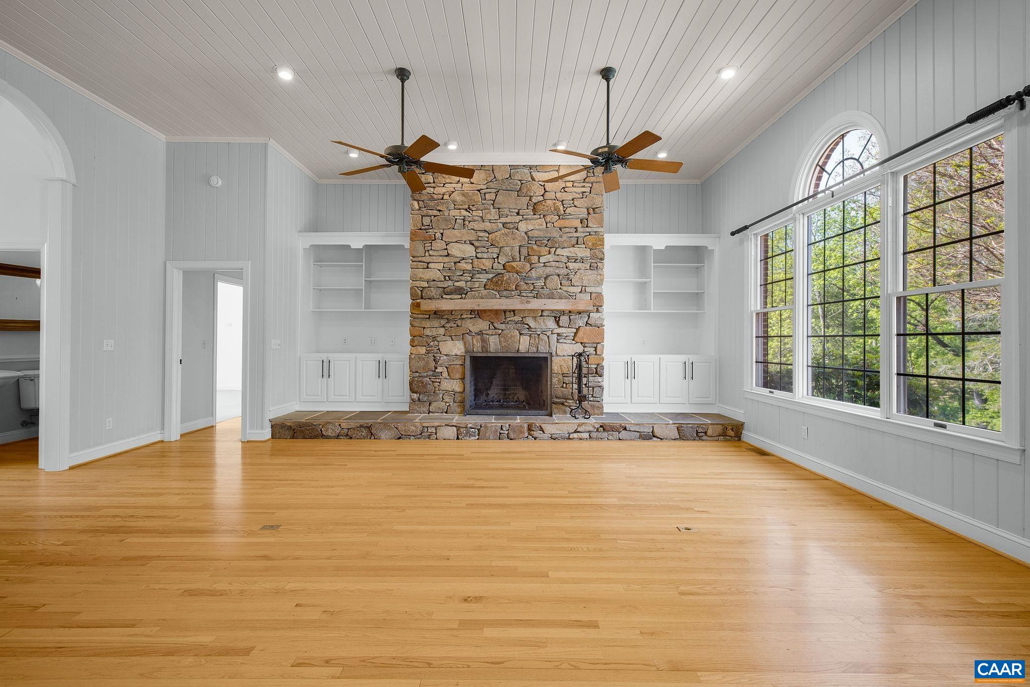 935 GARTH RD