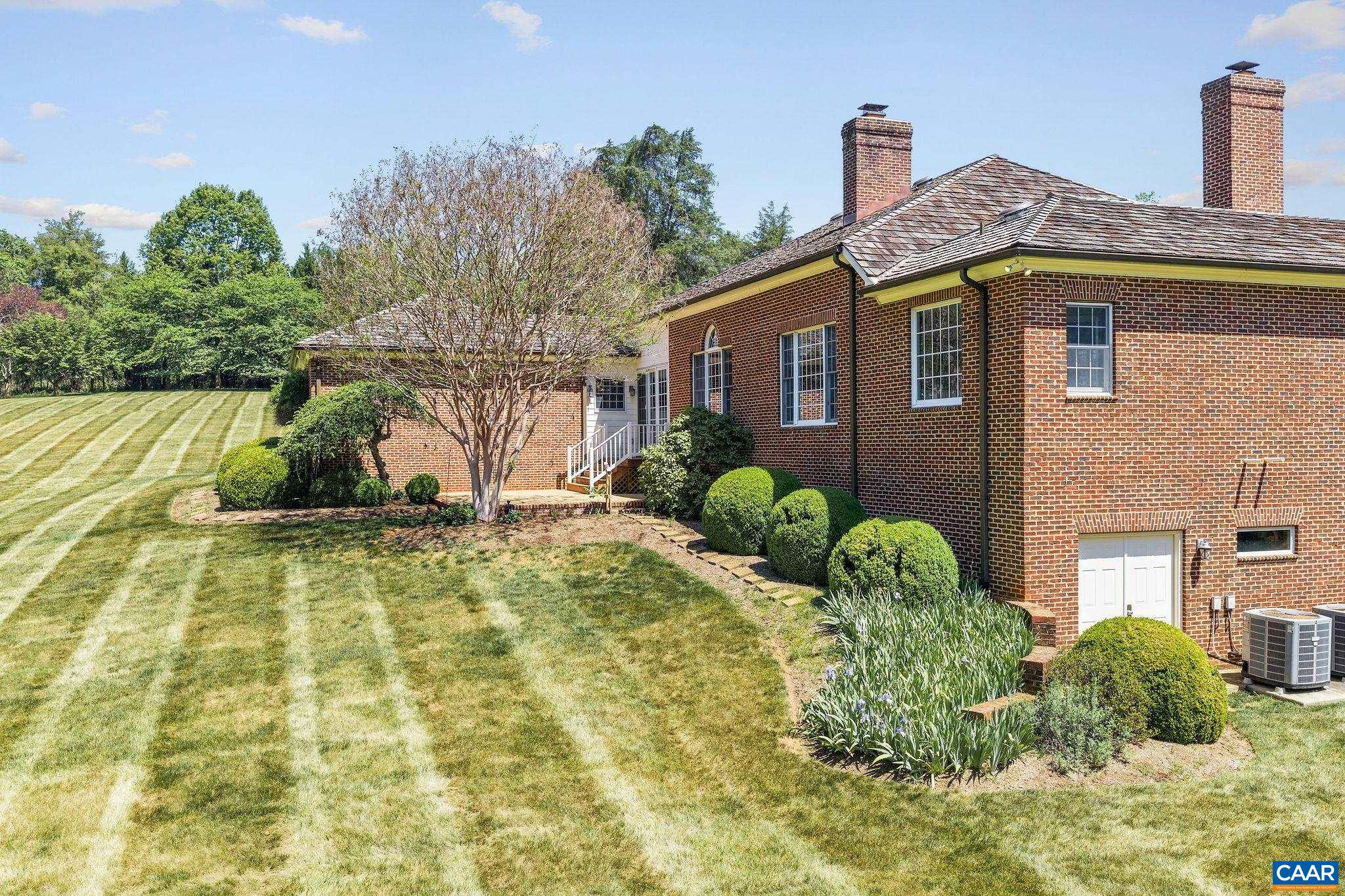 935 GARTH RD
