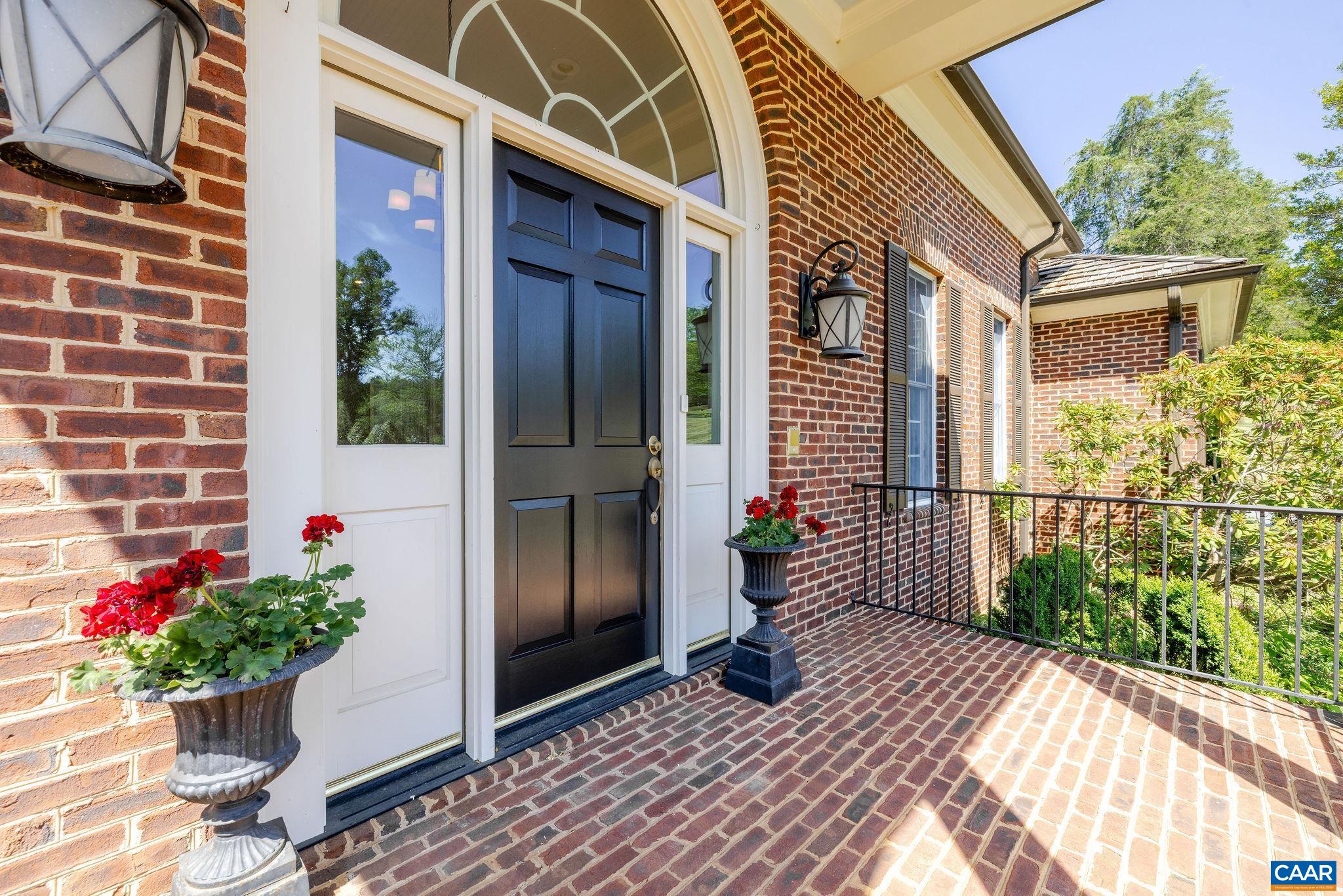 935 GARTH RD