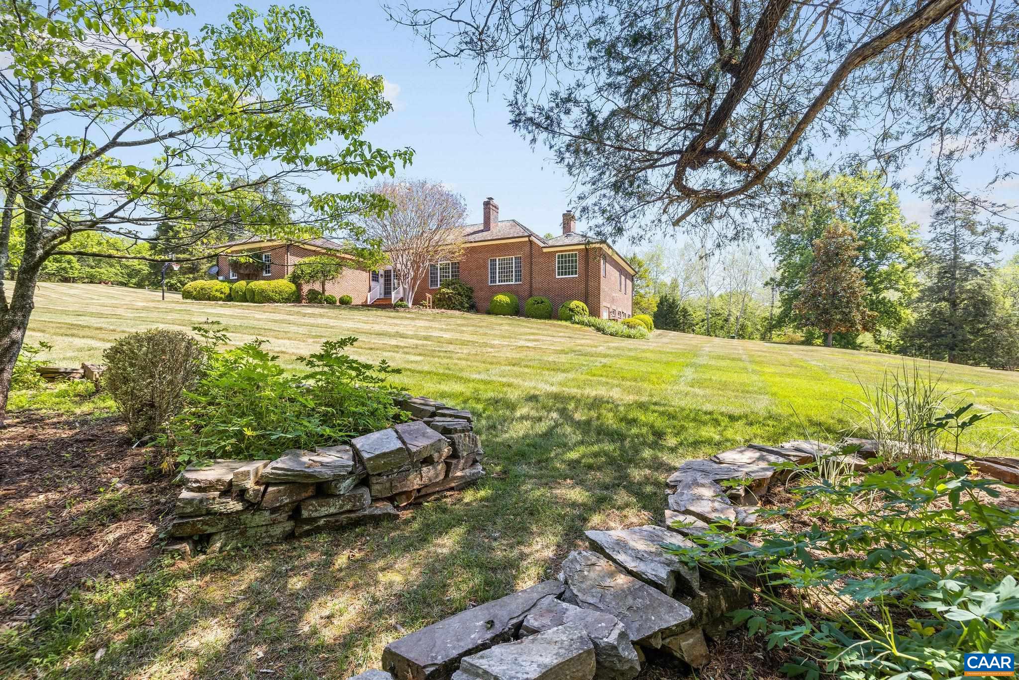 935 GARTH RD