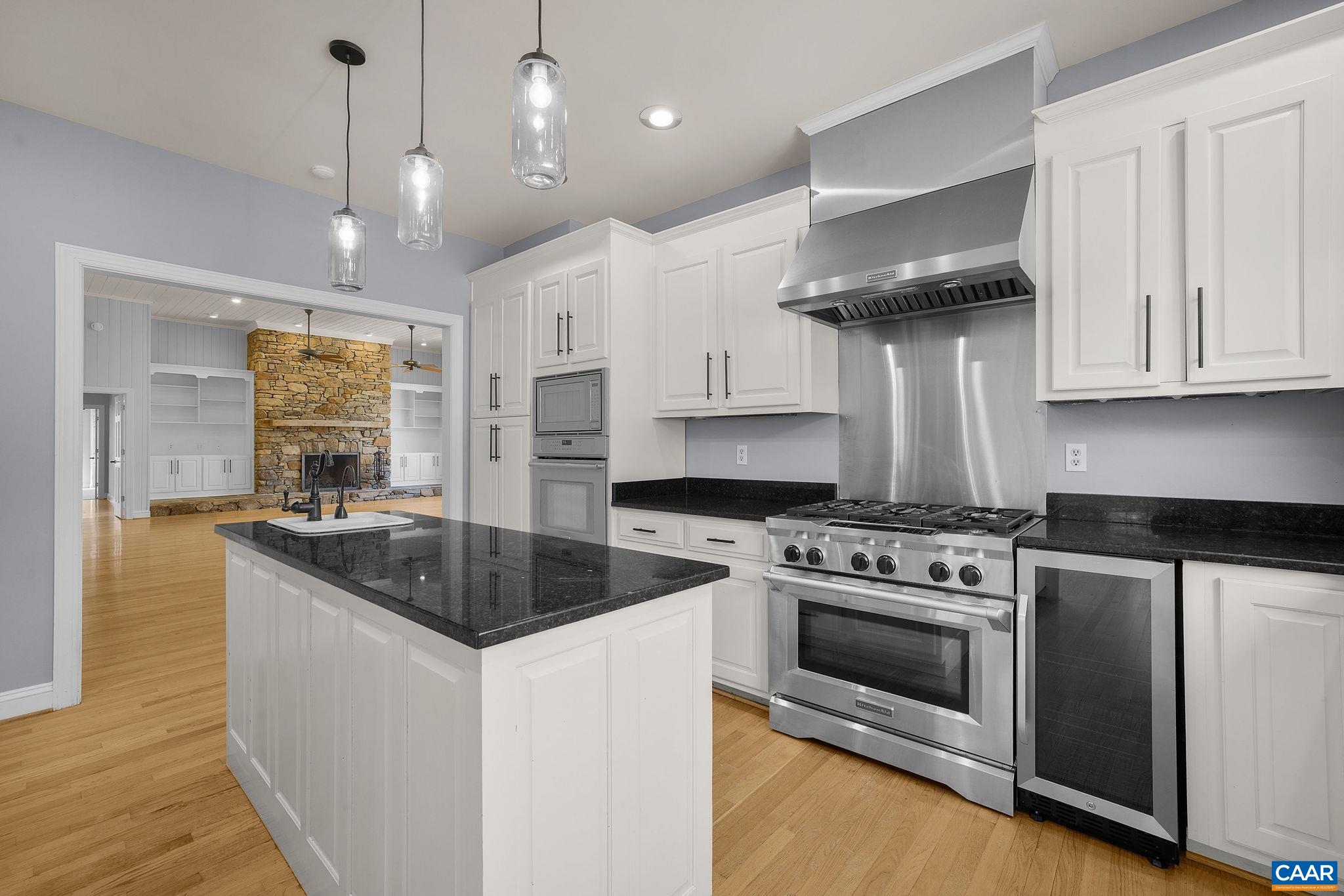 935 GARTH RD