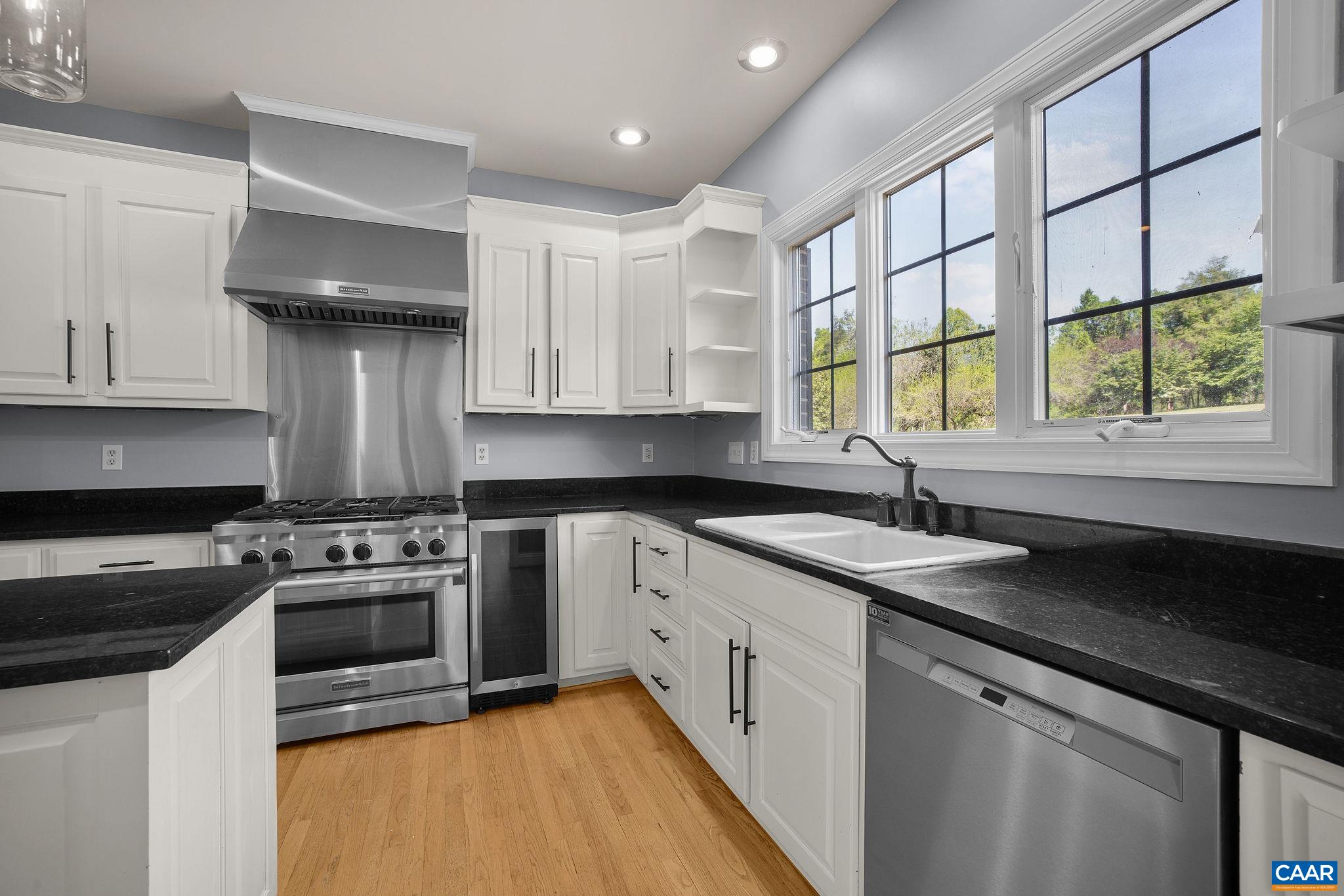 935 GARTH RD