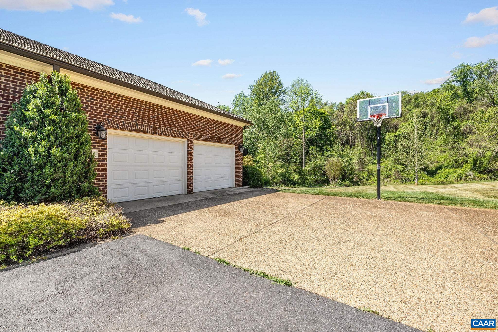 935 GARTH RD
