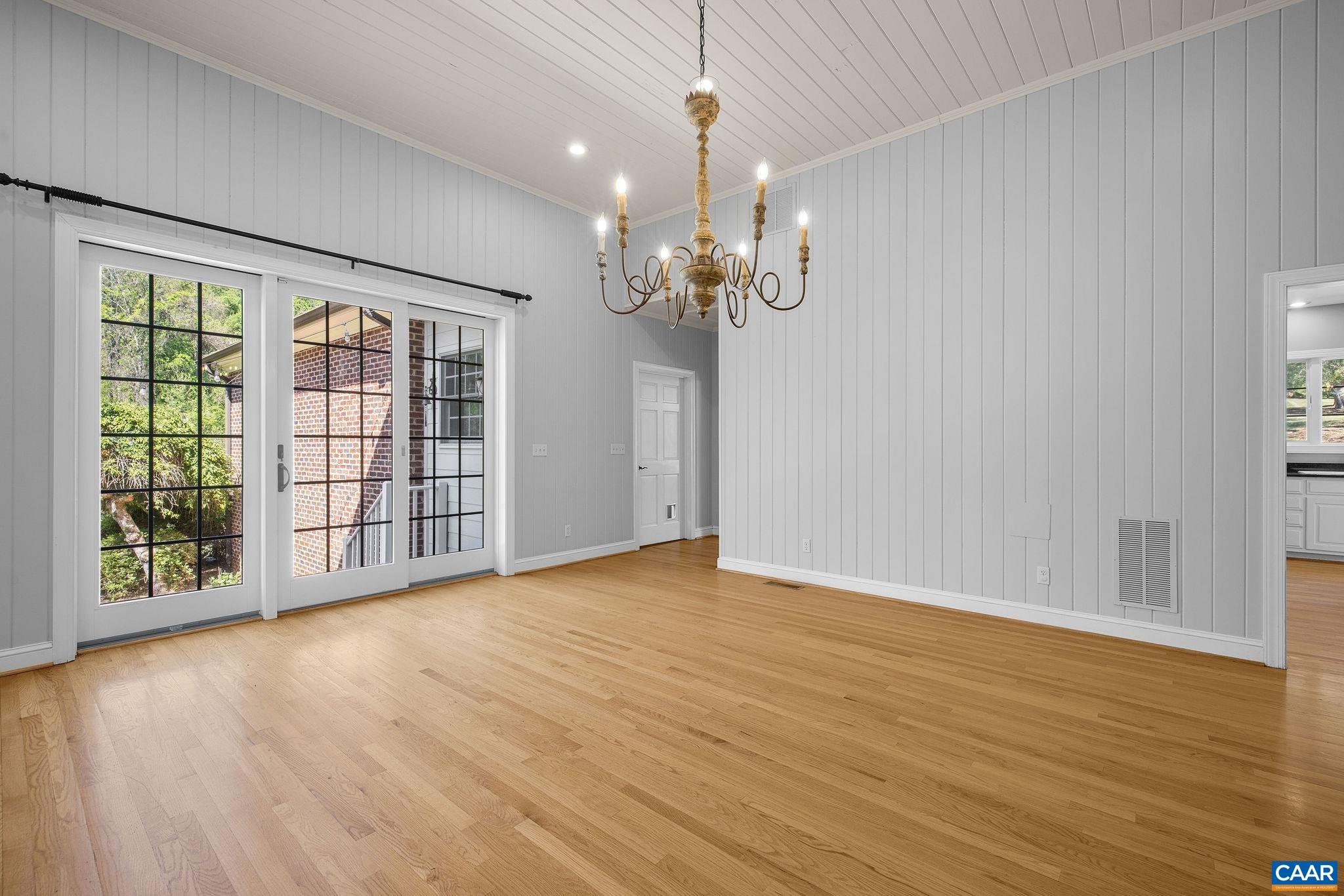 935 GARTH RD