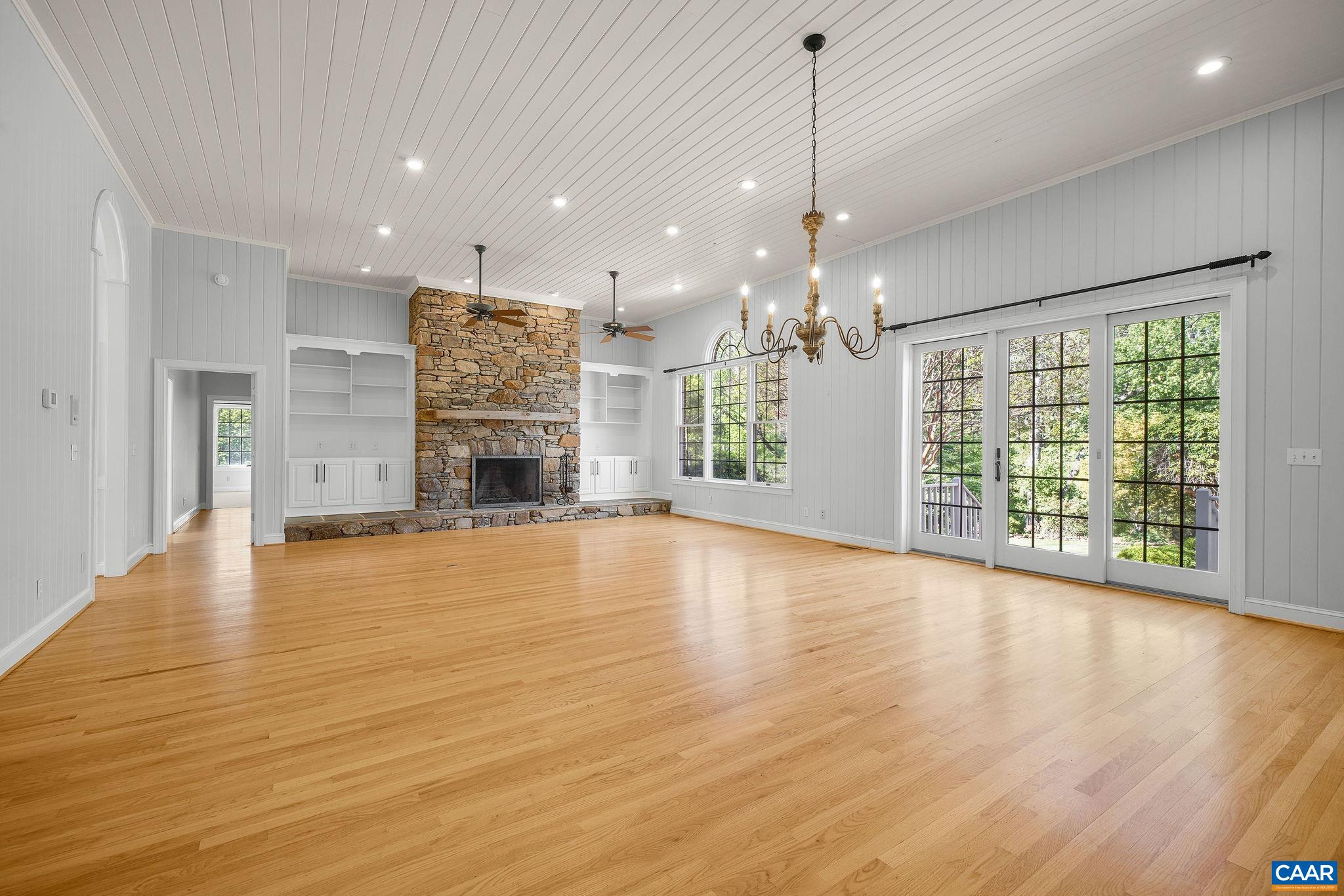935 GARTH RD