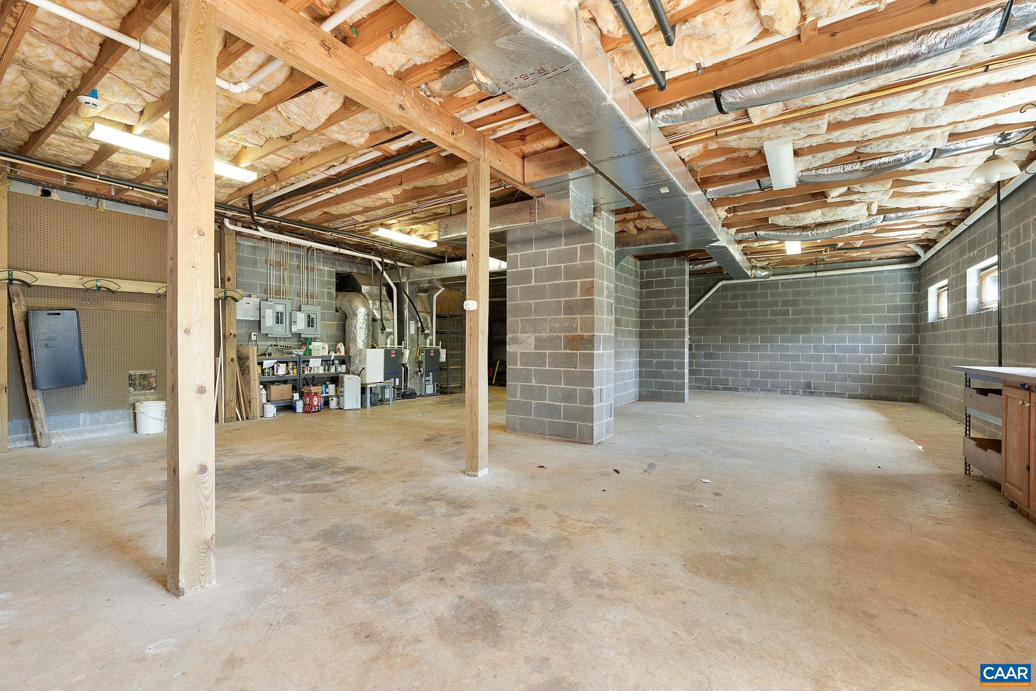 935 GARTH RD