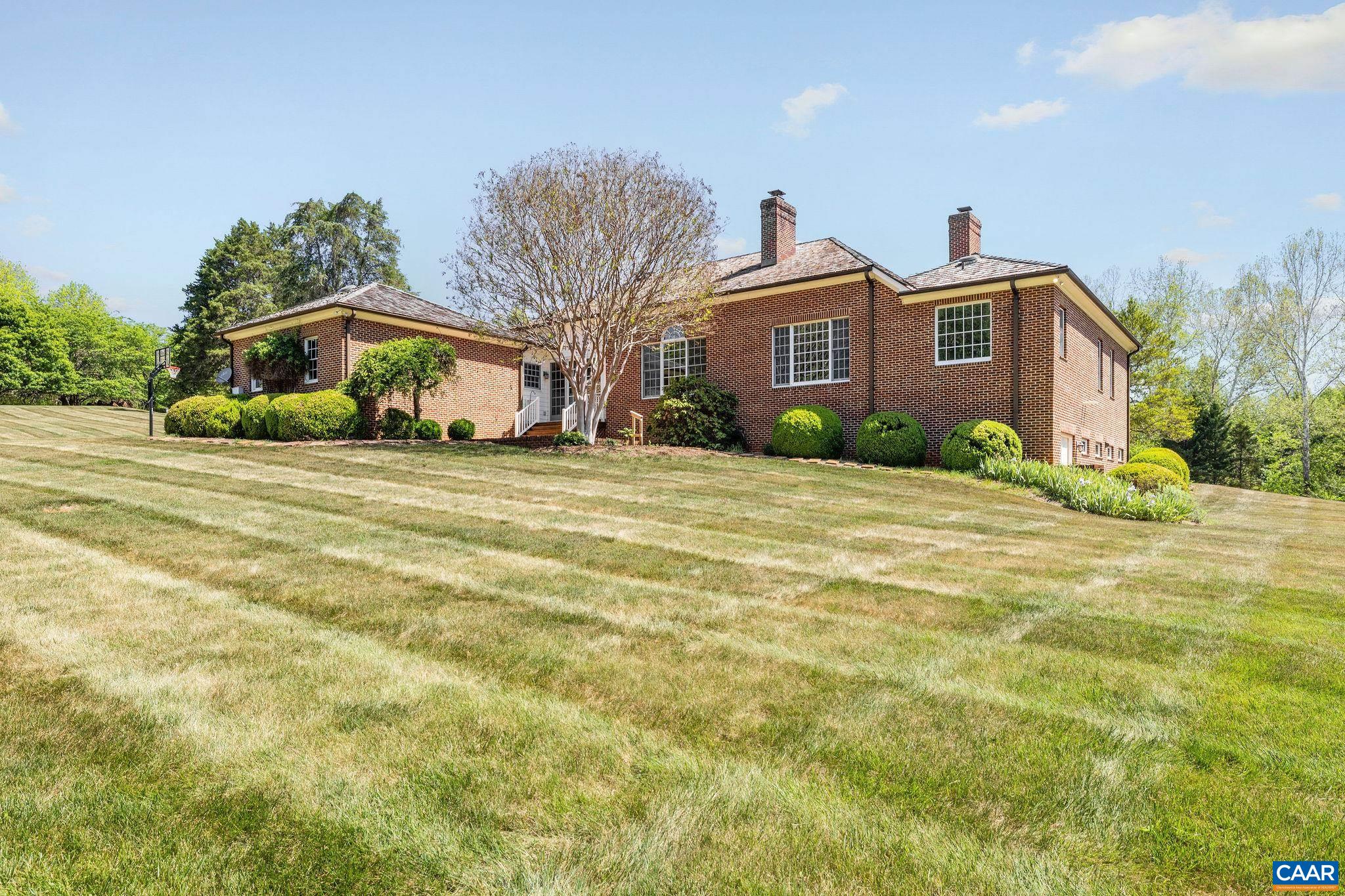 935 GARTH RD