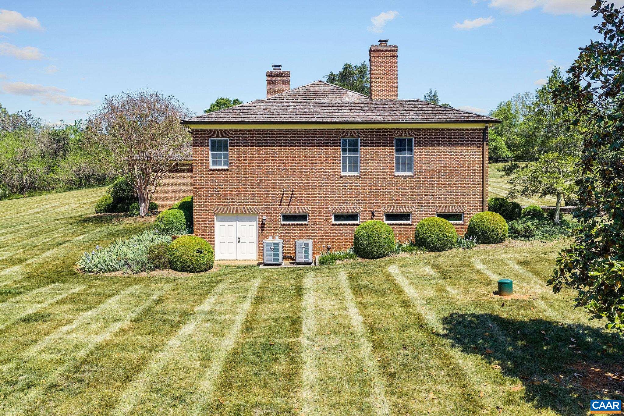 935 GARTH RD
