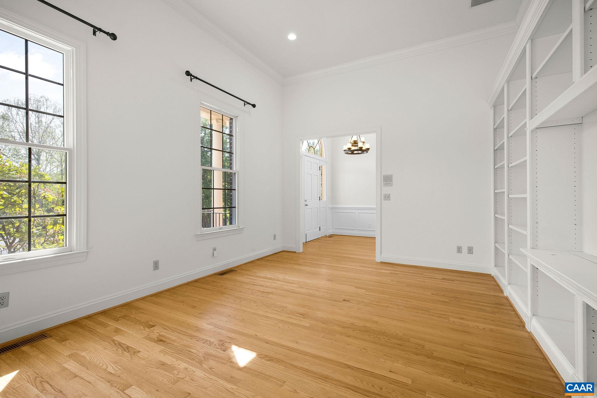 935 GARTH RD