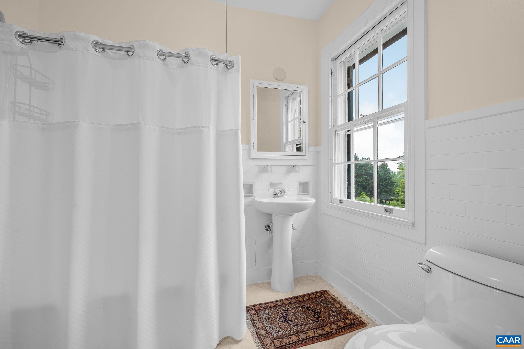 410 WHITE GABLES LN