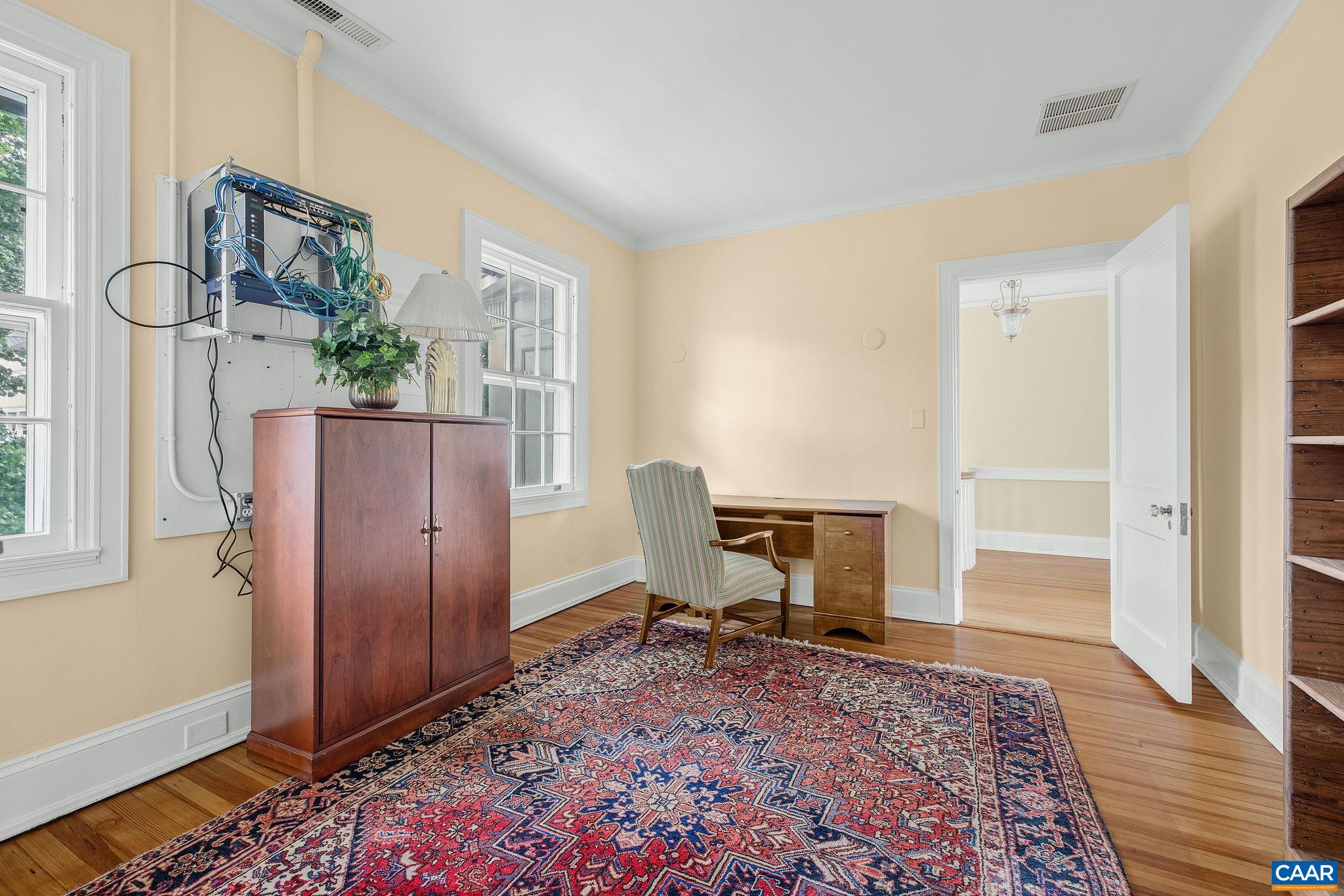 410 WHITE GABLES LN