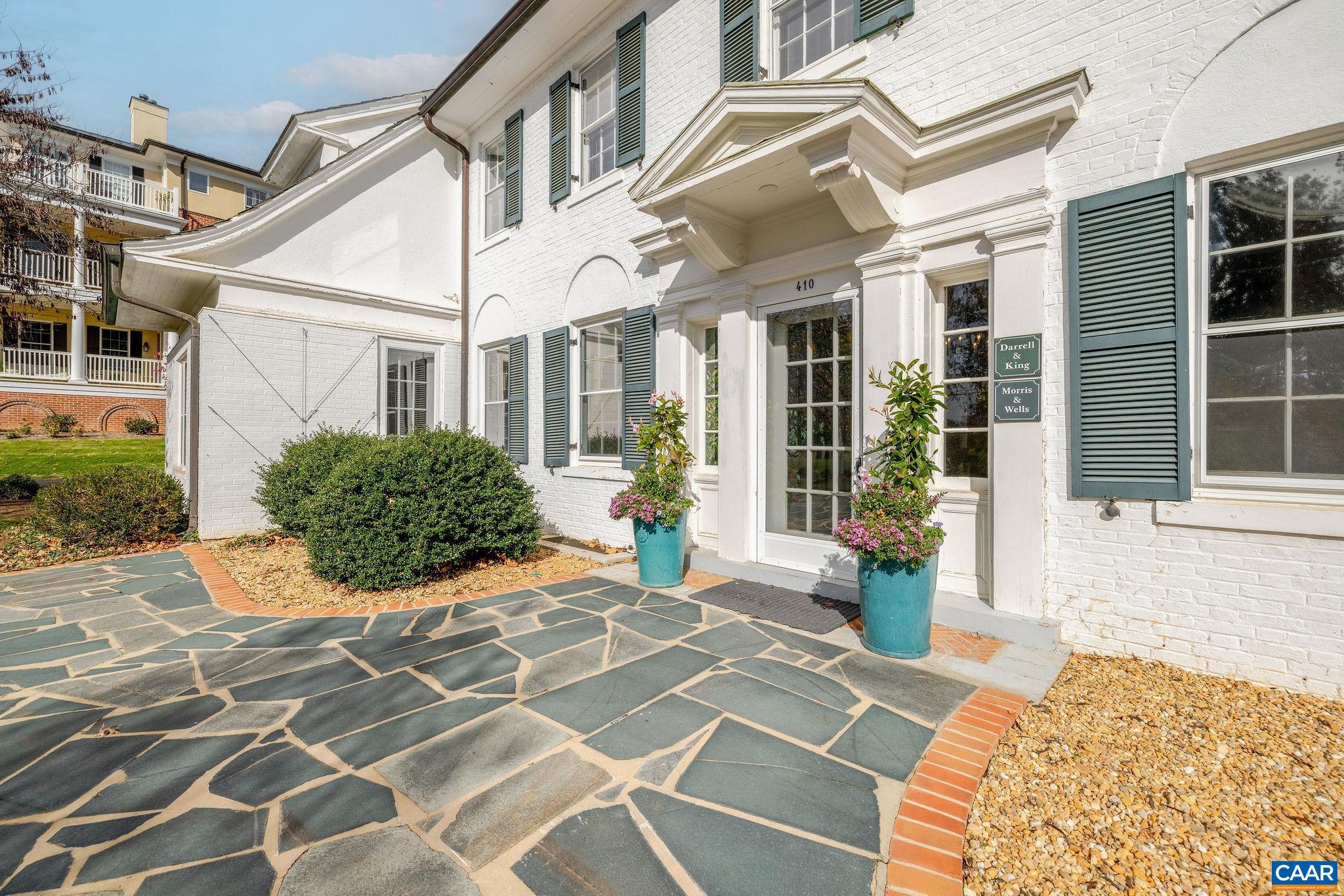 410 WHITE GABLES LN