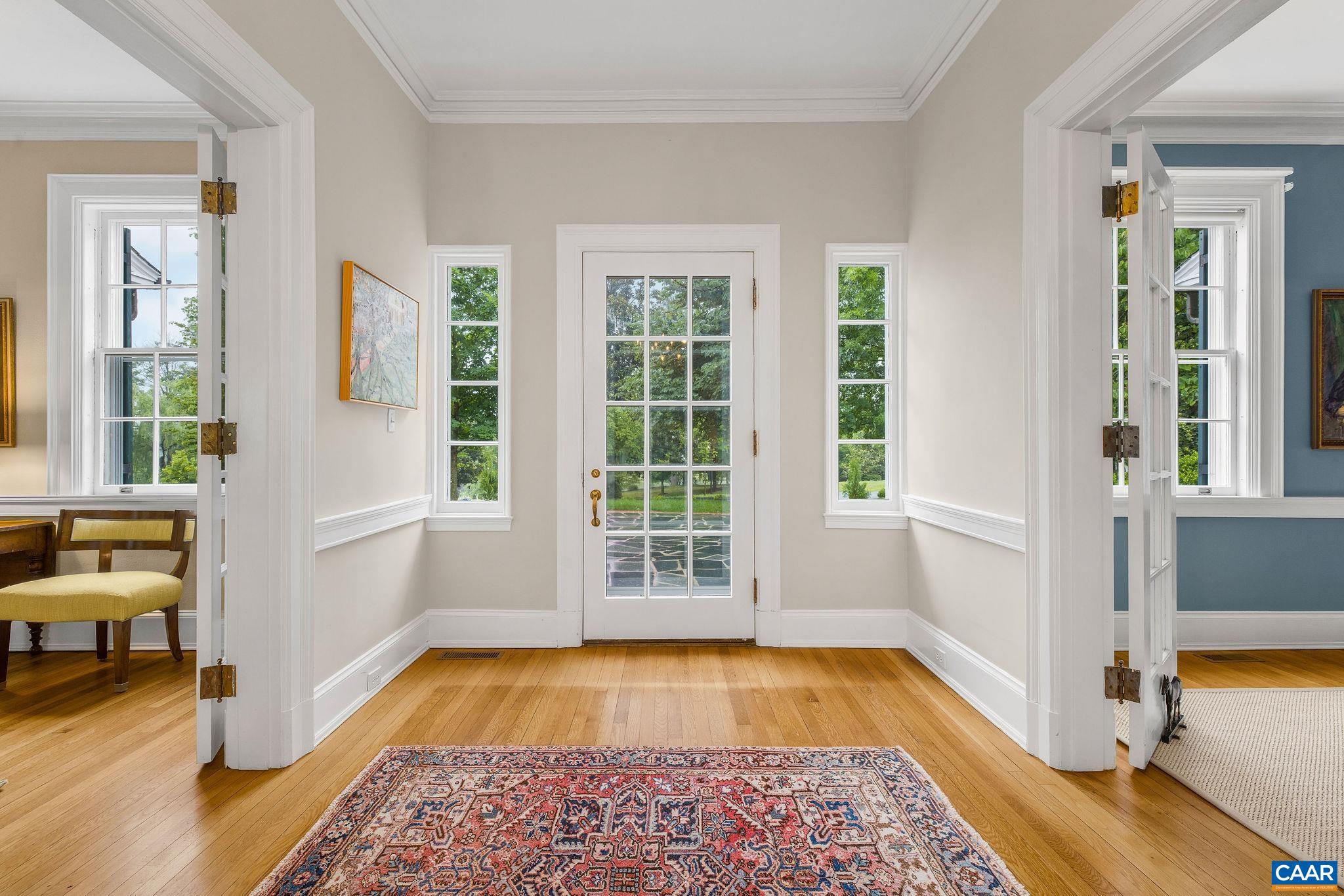 410 WHITE GABLES LN