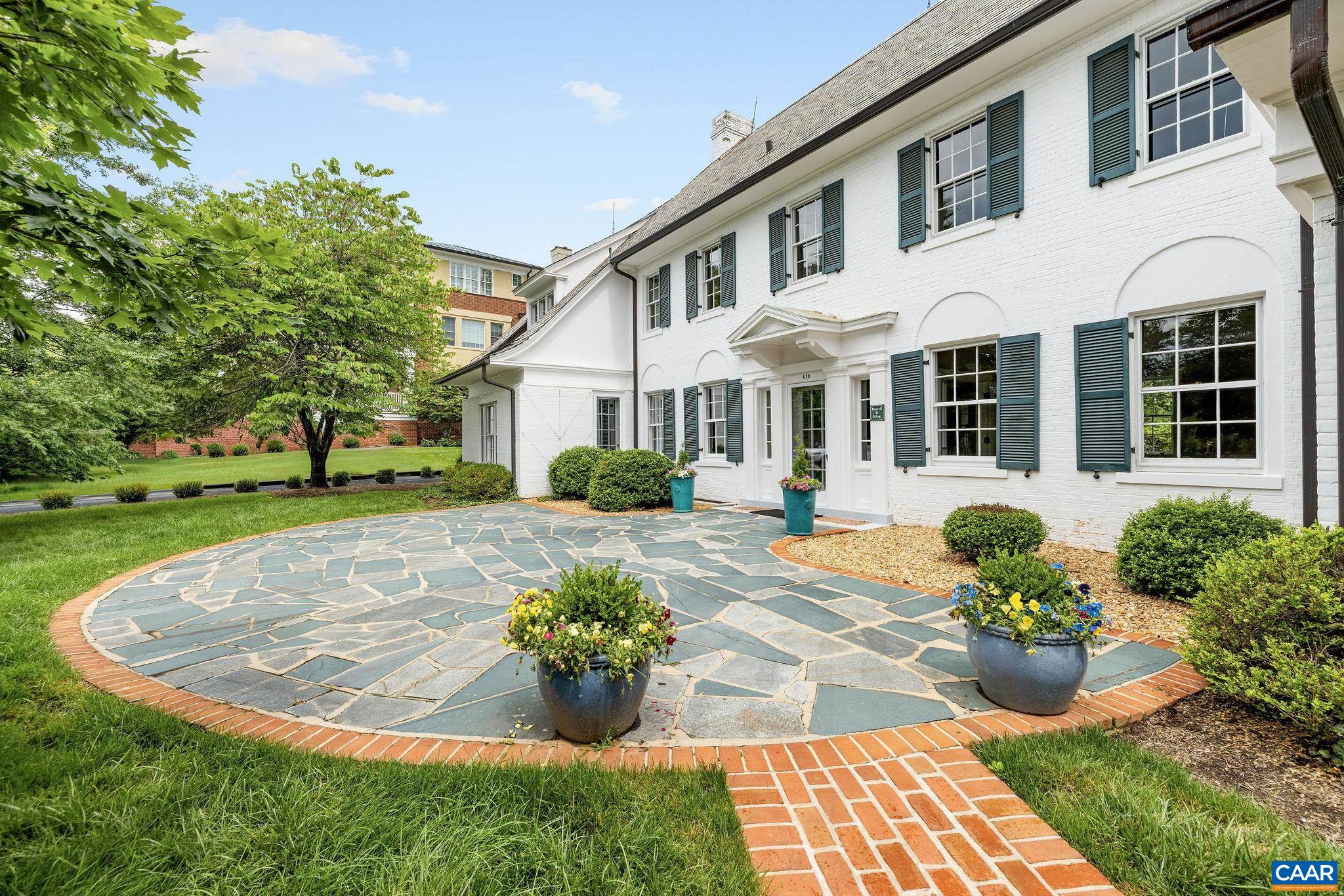 410 WHITE GABLES LN