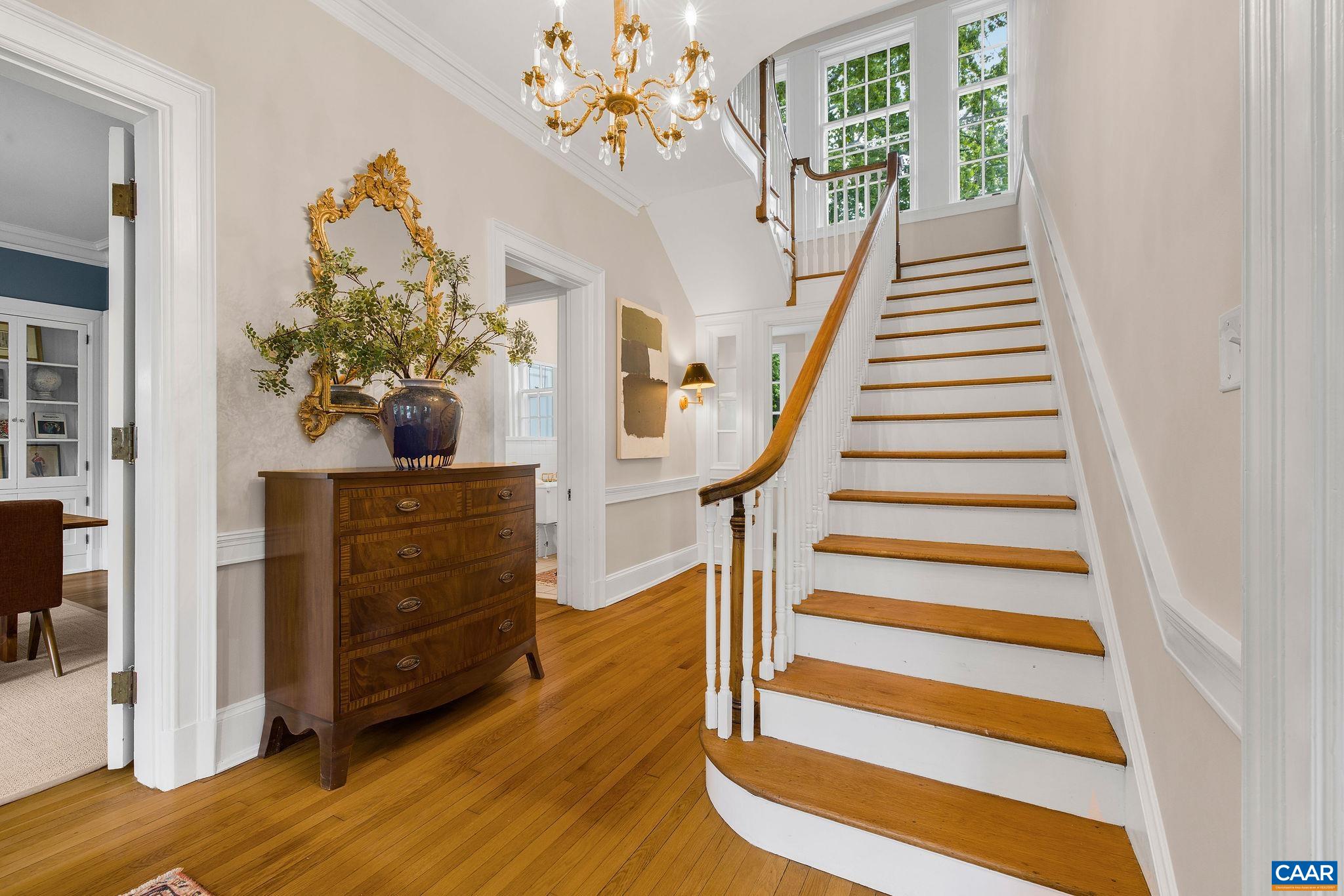 410 WHITE GABLES LN