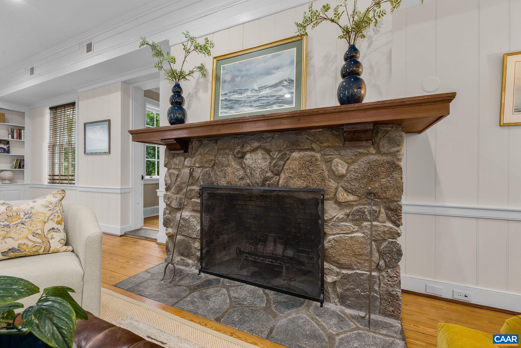 410 WHITE GABLES LN