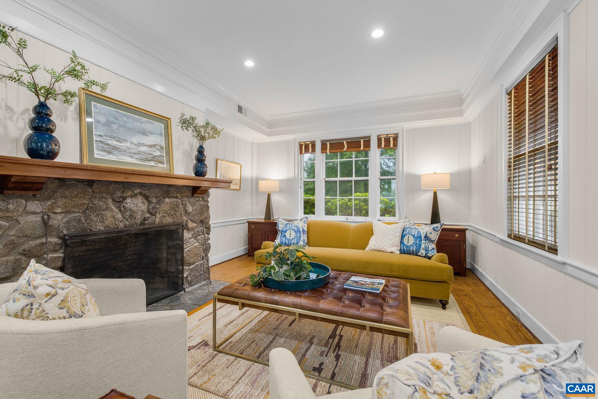 410 WHITE GABLES LN