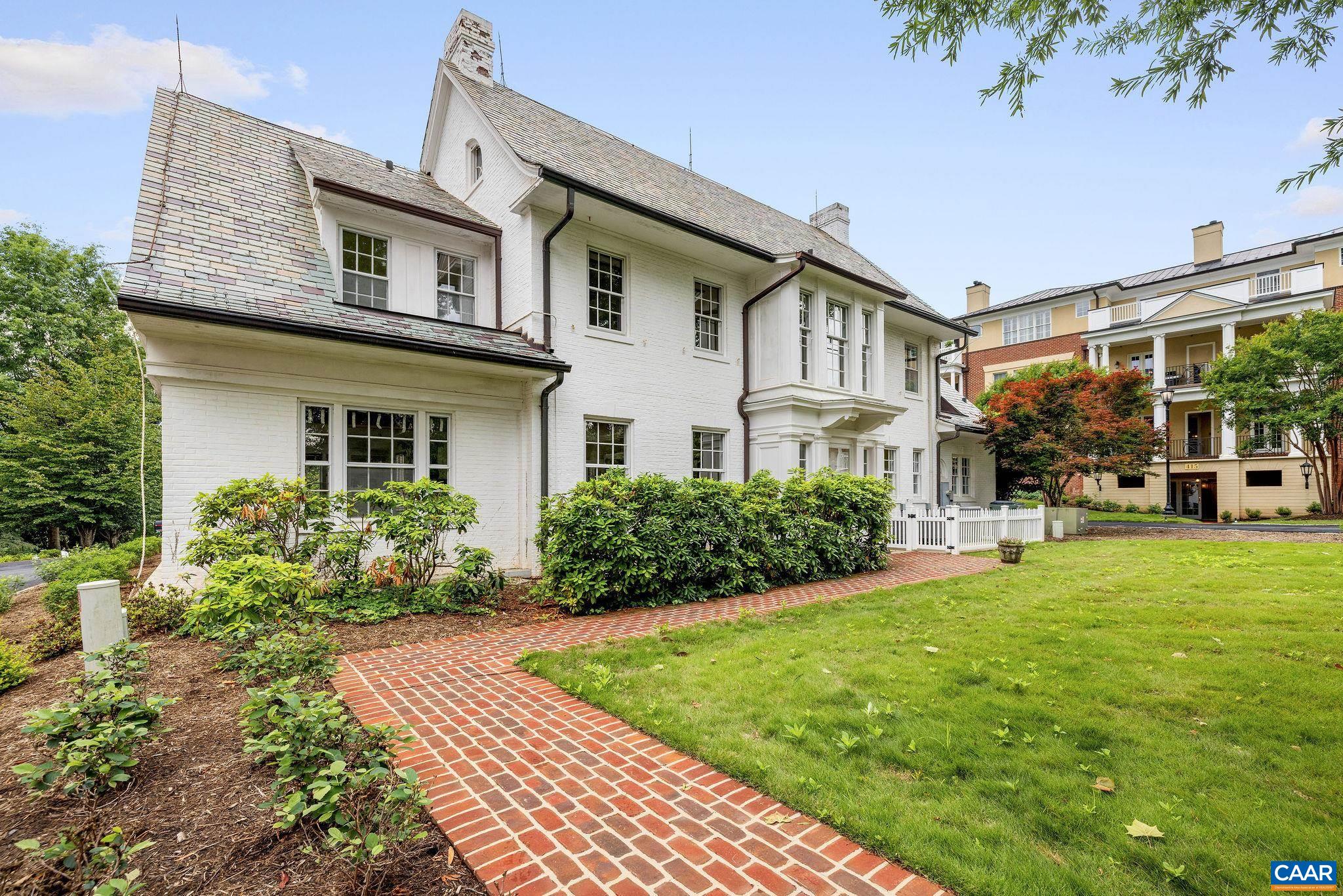 410 WHITE GABLES LN
