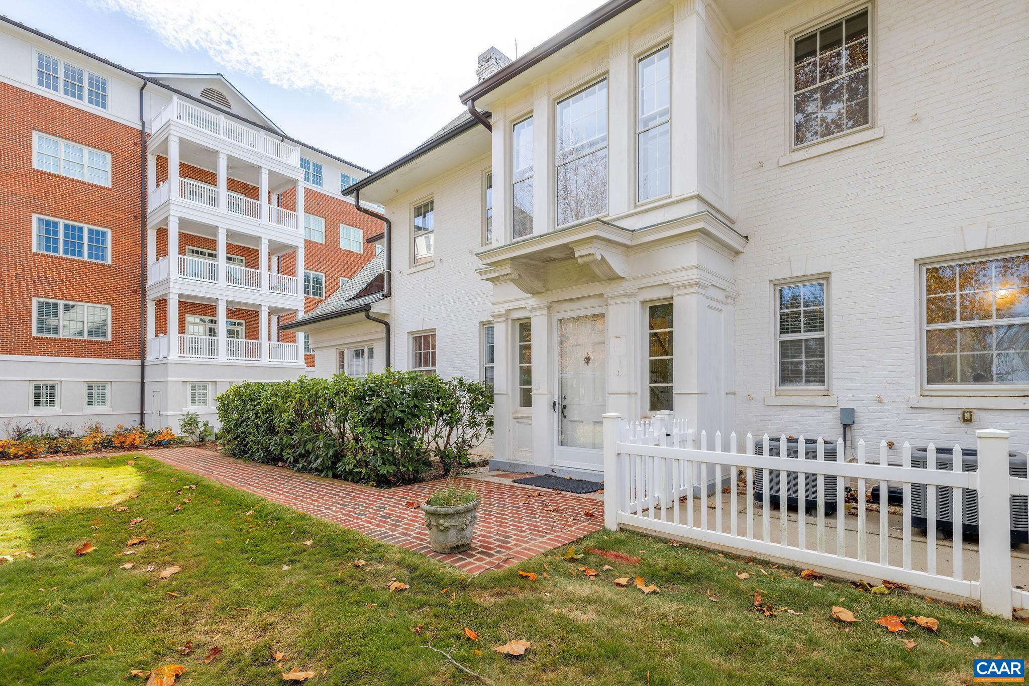 410 WHITE GABLES LN