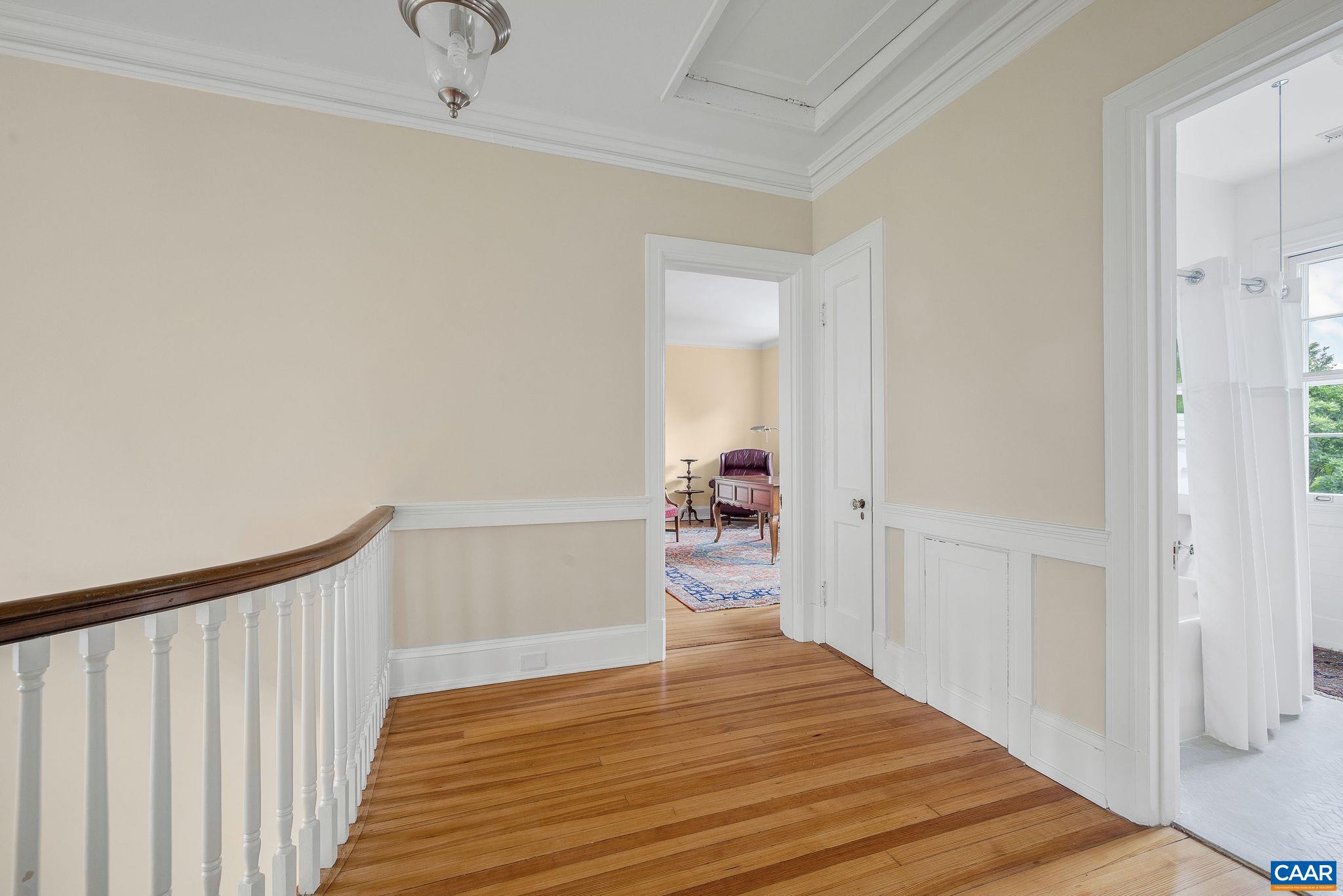 410 WHITE GABLES LN