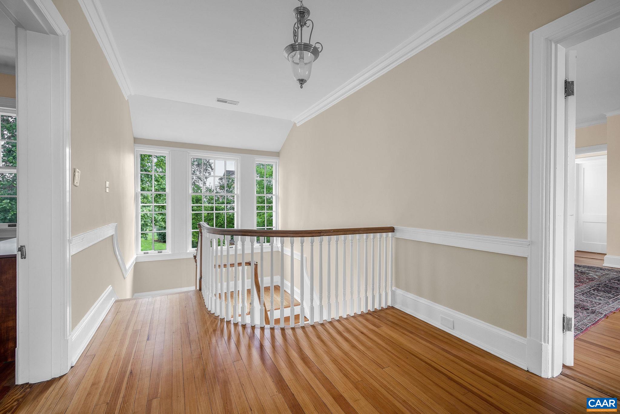 410 WHITE GABLES LN