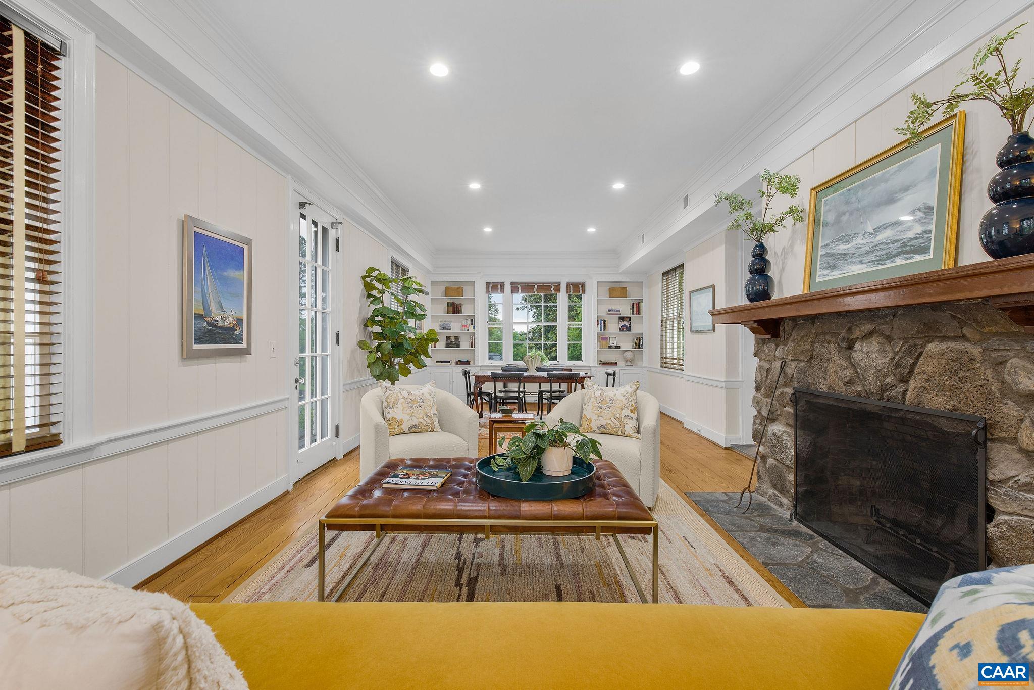 410 WHITE GABLES LN