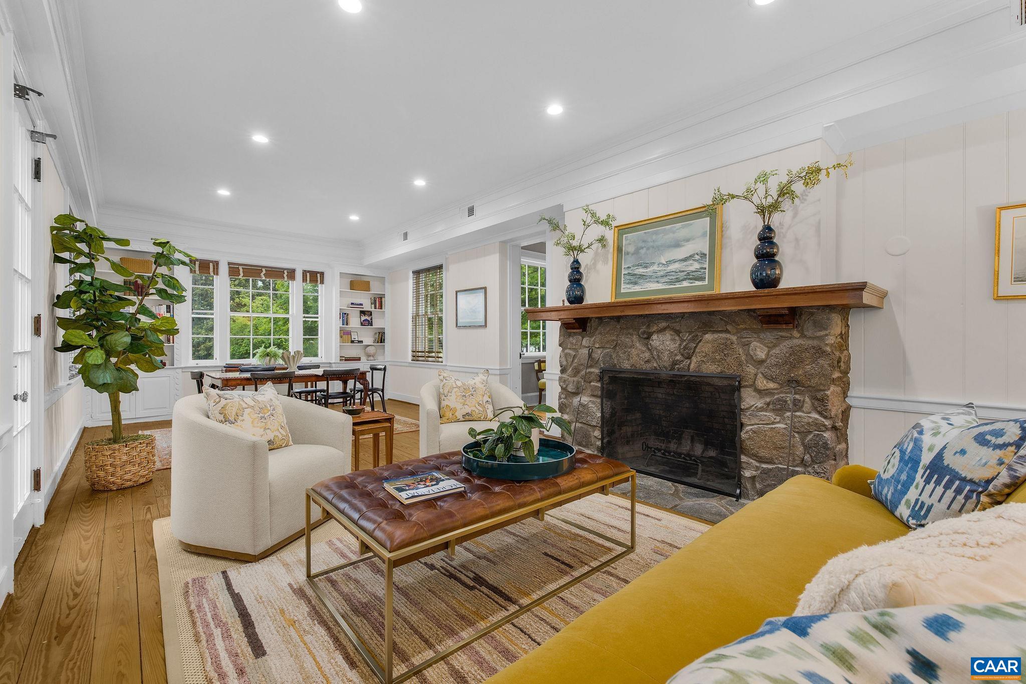 410 WHITE GABLES LN