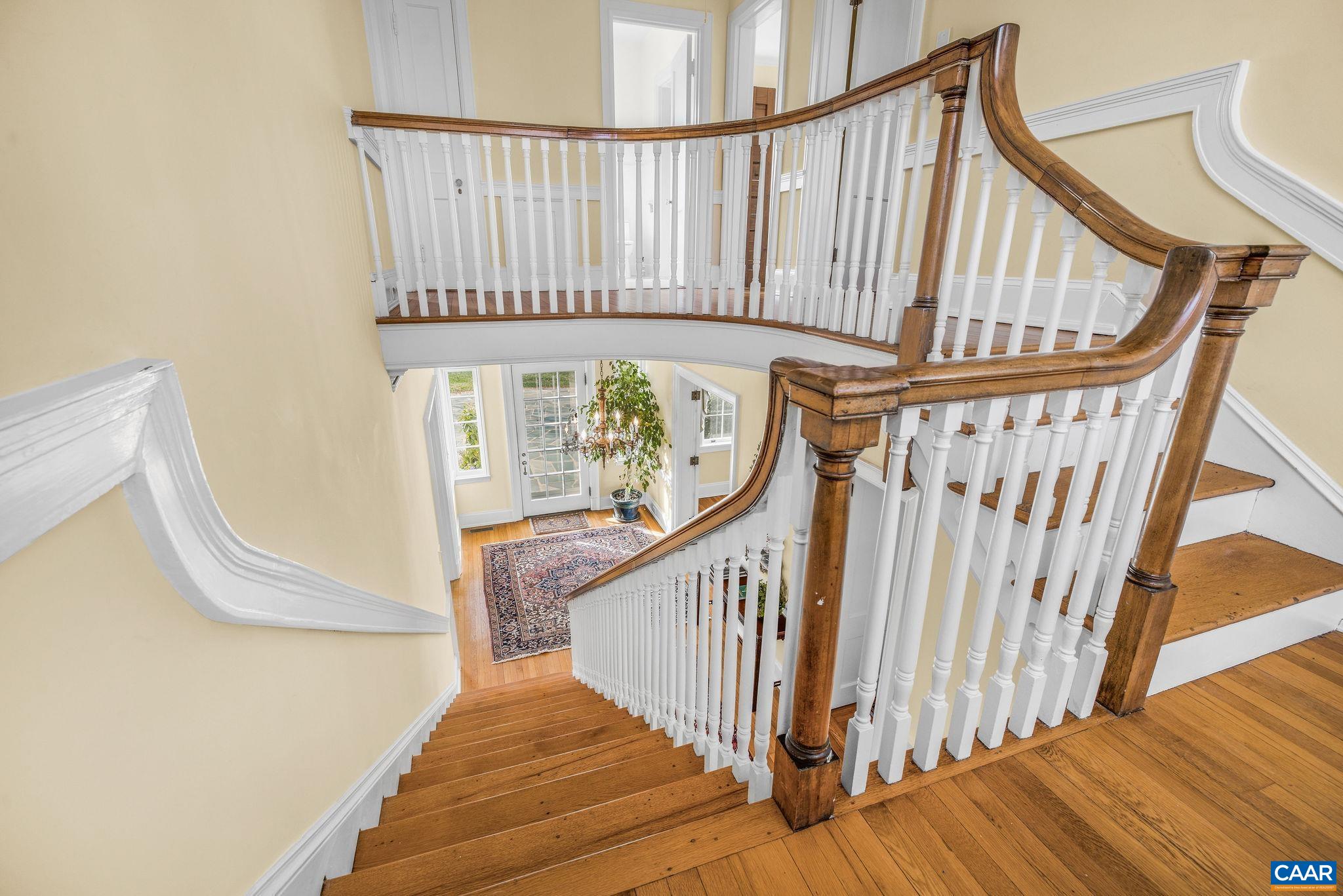 410 WHITE GABLES LN